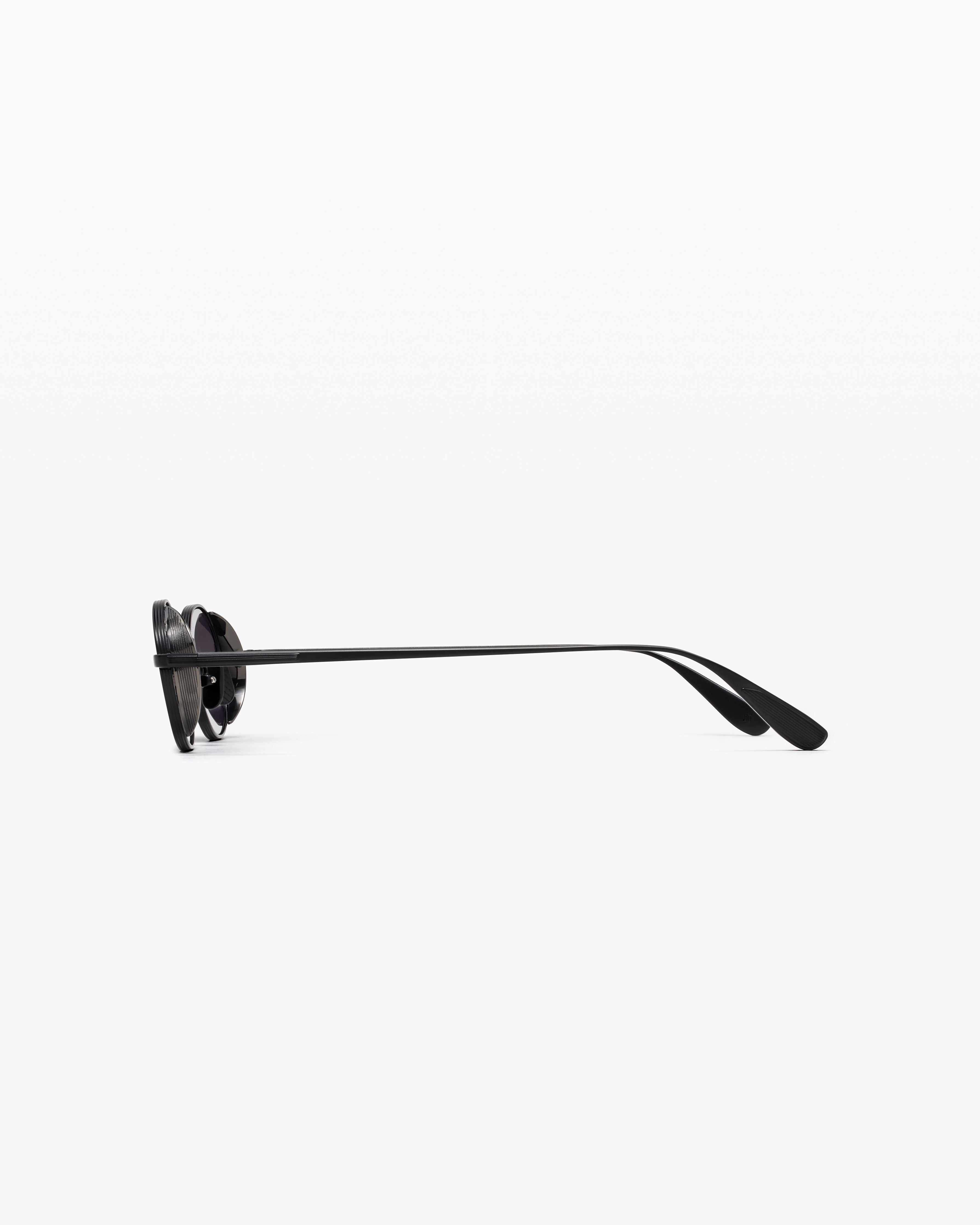 jimmy-fairly-la-shiso-lunettes-de-soleil-ovales-noires-en-titane-japonais-homme image 3