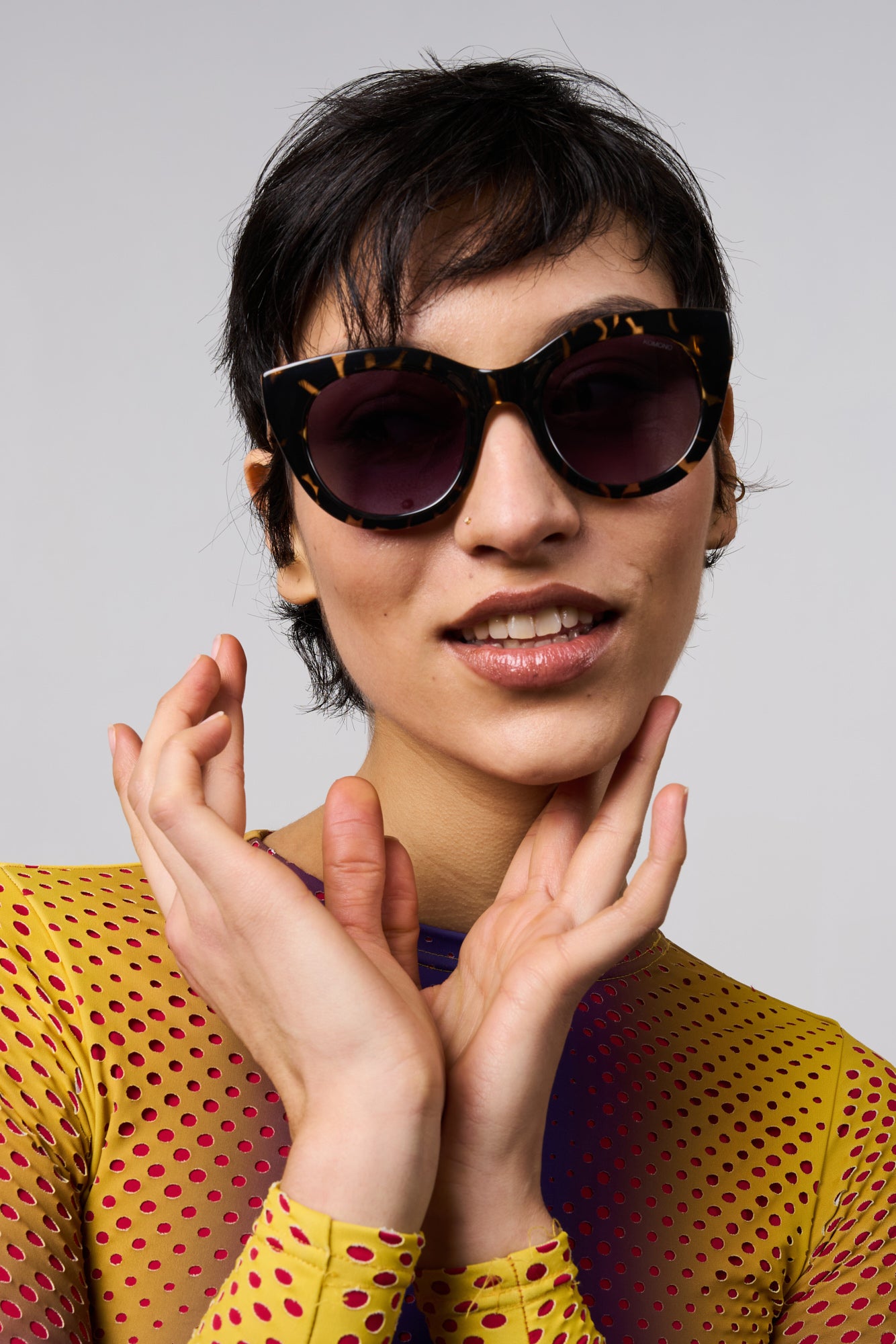 komono-louise-dark-tortoise-lunettes-de-soleil-femme-53il-de-chat image 4