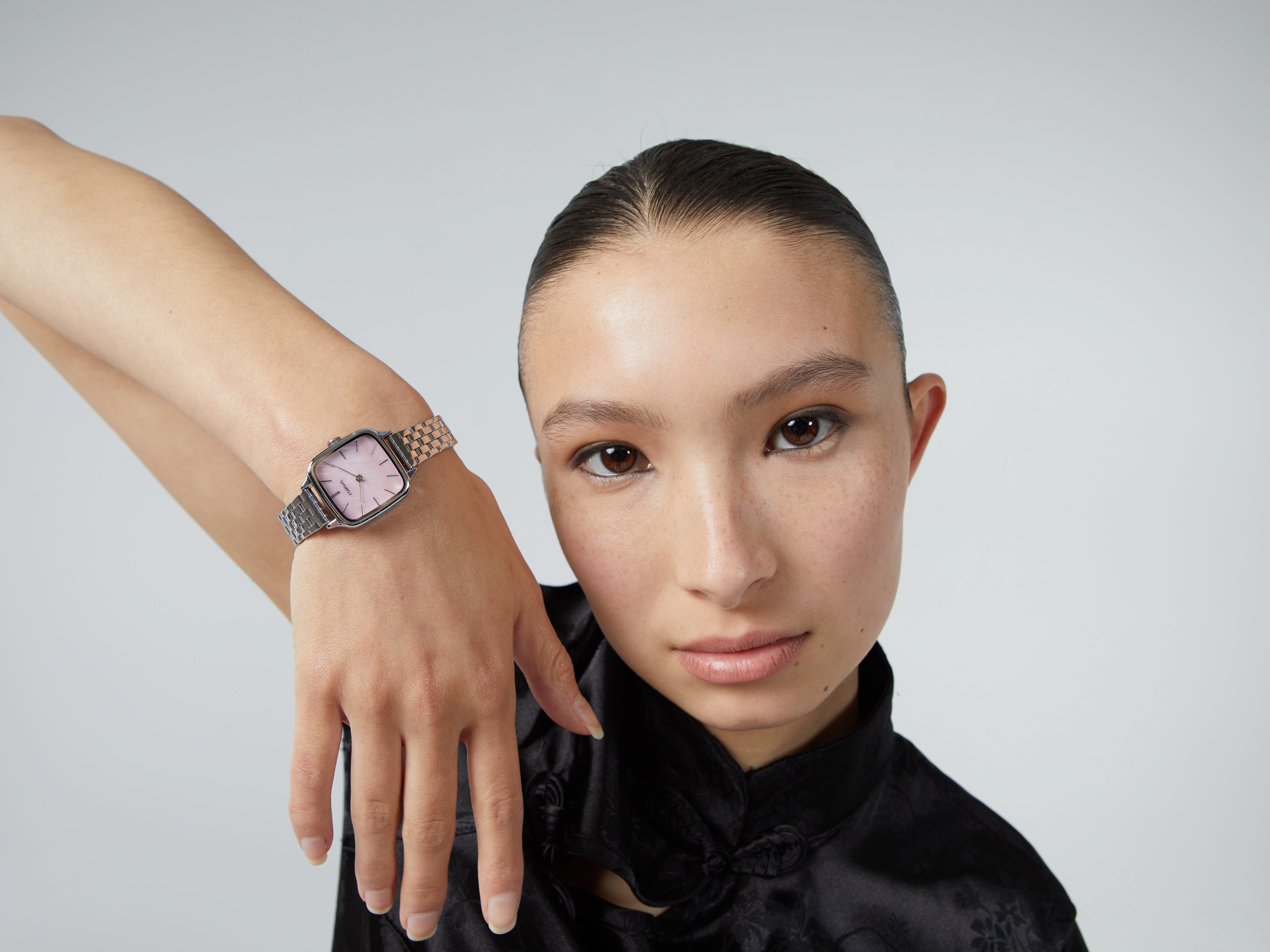 komono-kate-estate-silver-blush-montre-bracelet-acier-inoxydable-argent-cadran-b image 3