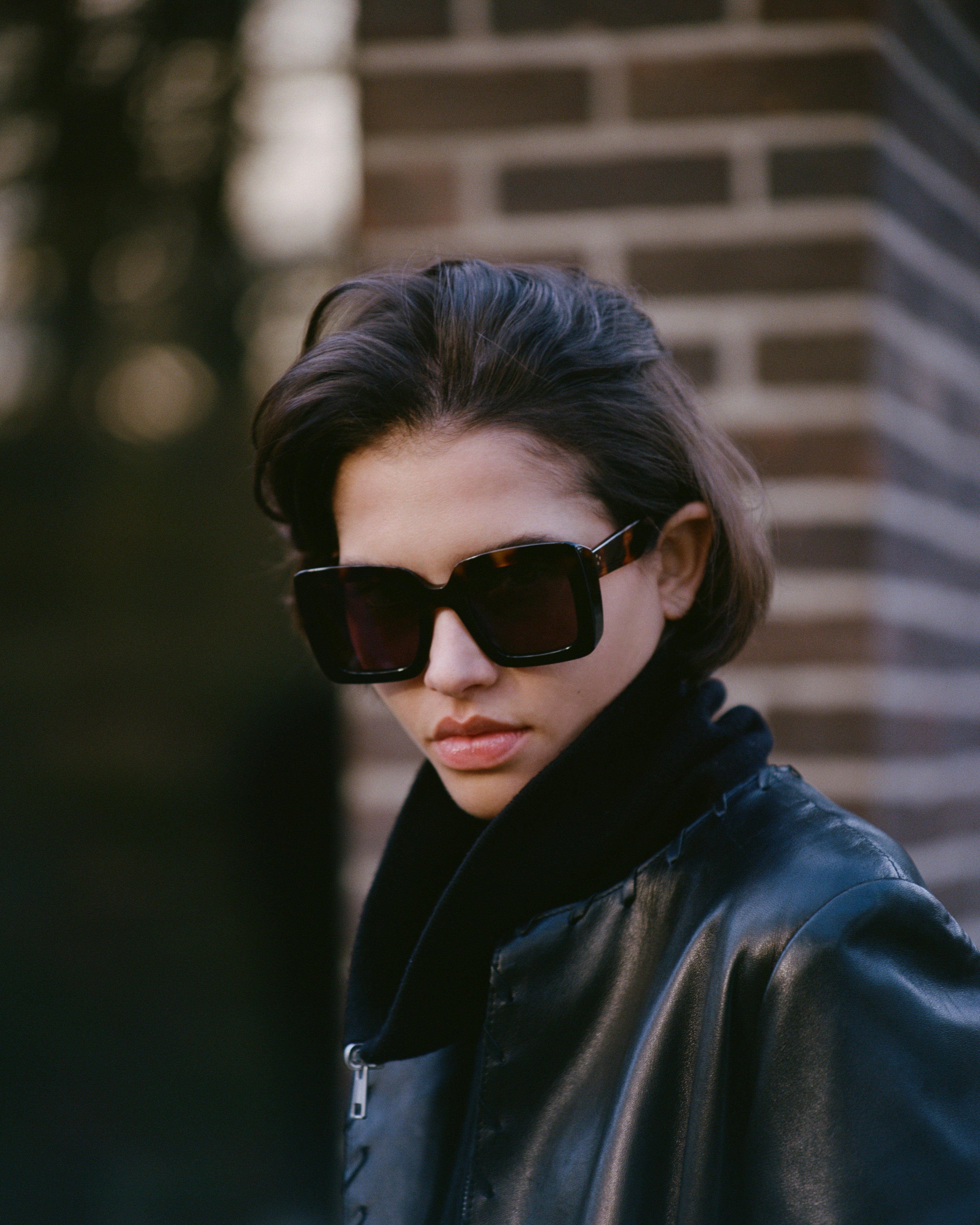 jimmy-fairly-la-bruma-lunettes-de-soleil-carr-es-oversize-ac-tate-caille-fonc-e- image 4