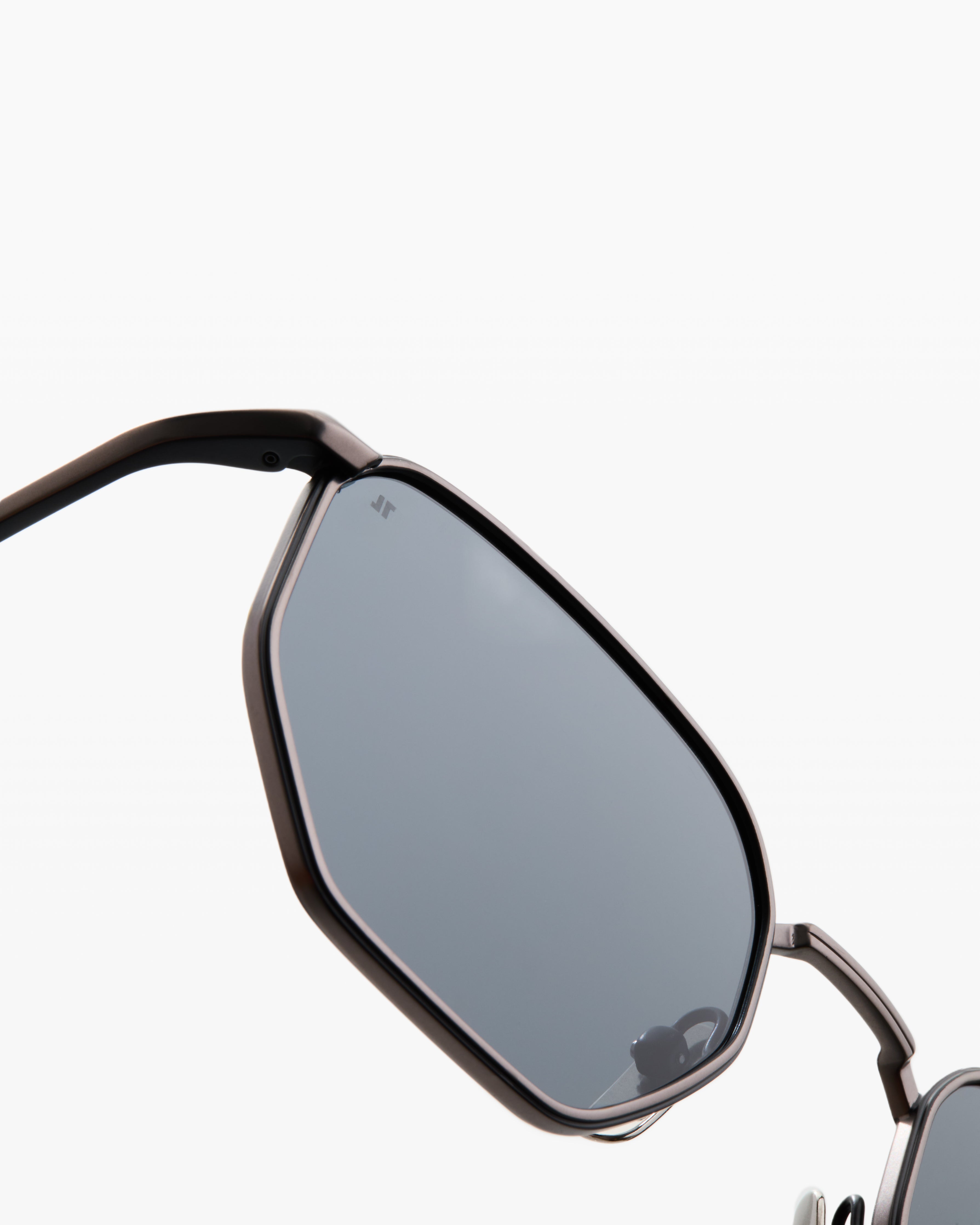 jimmy-fairly-la-isha-lunettes-de-soleil-hexagonales-en-titane-japonais-gunmetal- image 8