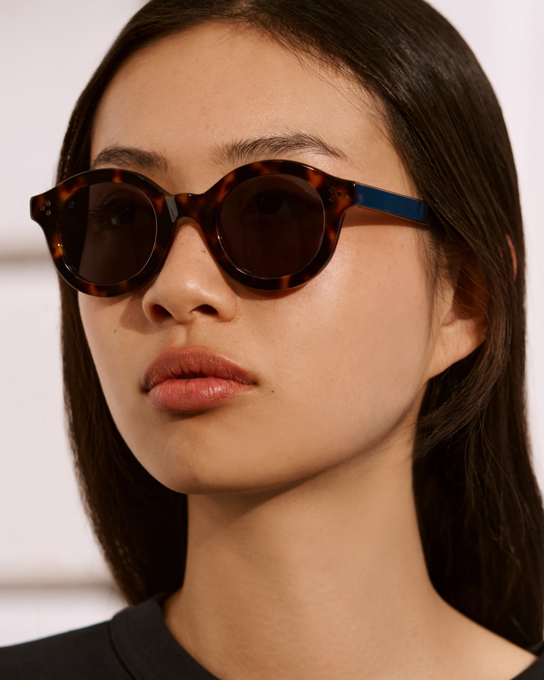 jimmy-fairly-la-gianna-lunettes-de-soleil-rondes-caille-femme-m image 5