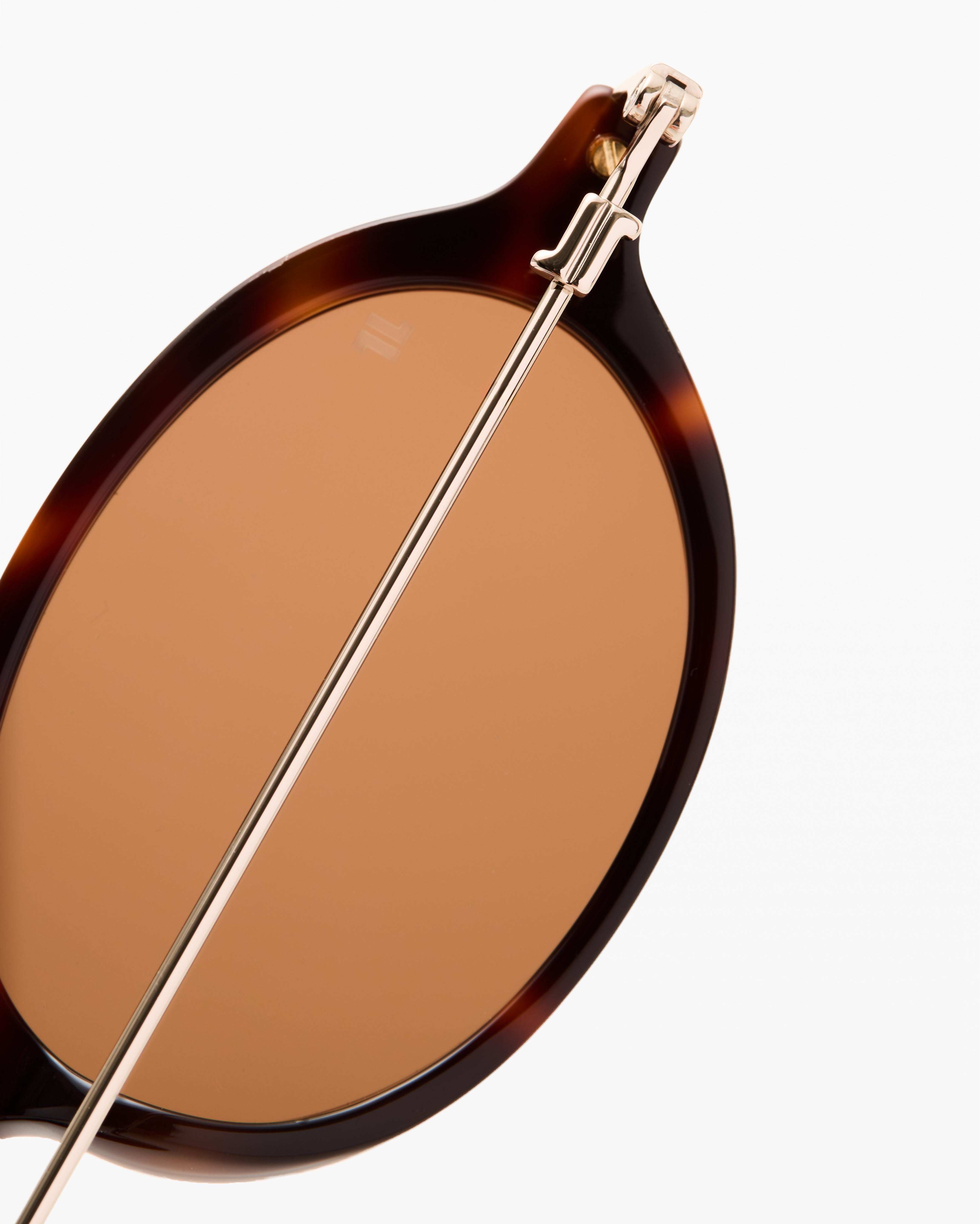 jimmy-fairly-la-elvie-lunettes-de-soleil-ovales-caille-style-90s image 2