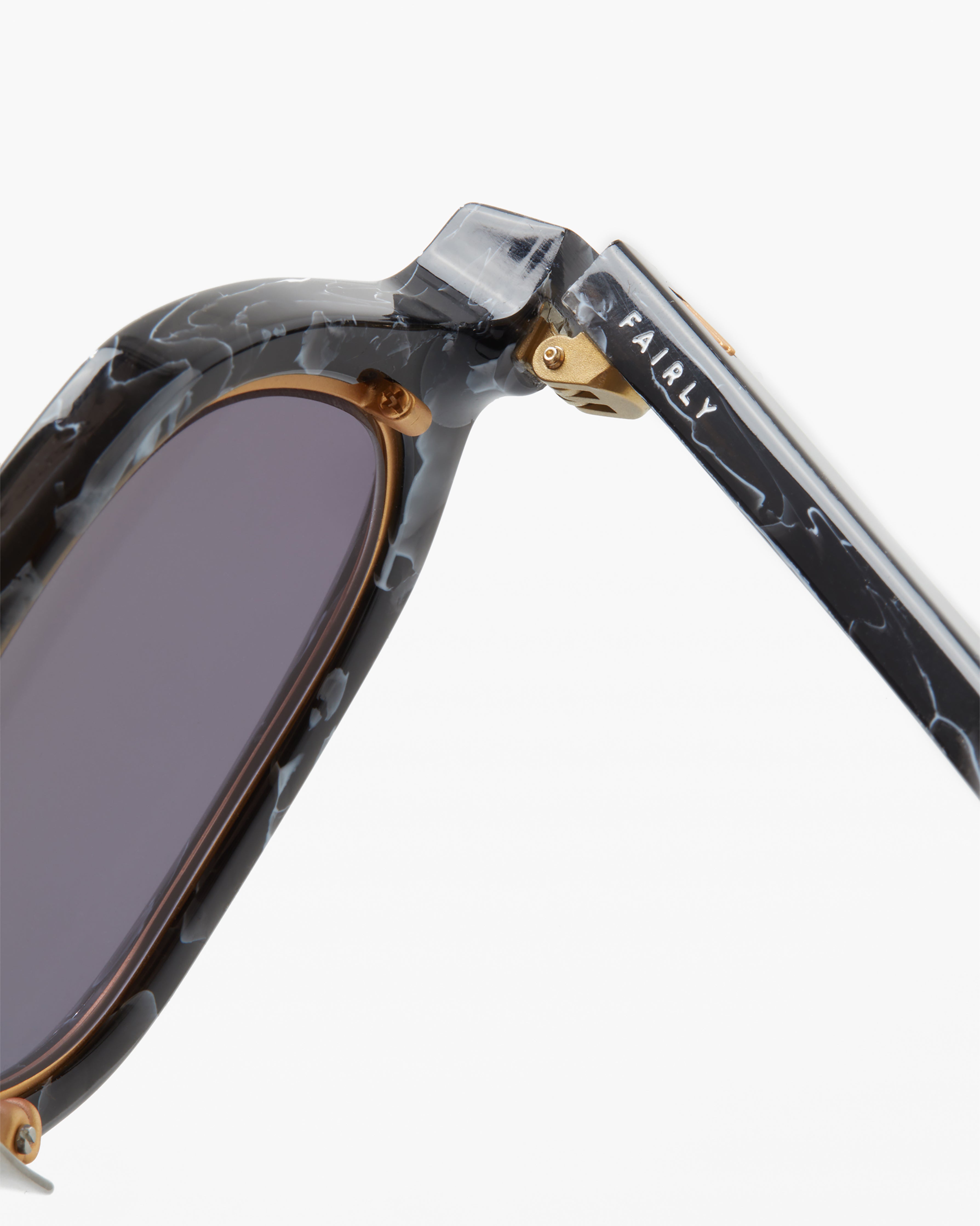 jimmy-fairly-la-cory-lunettes-de-soleil-carr-es-noires-m-tal-dor image 4