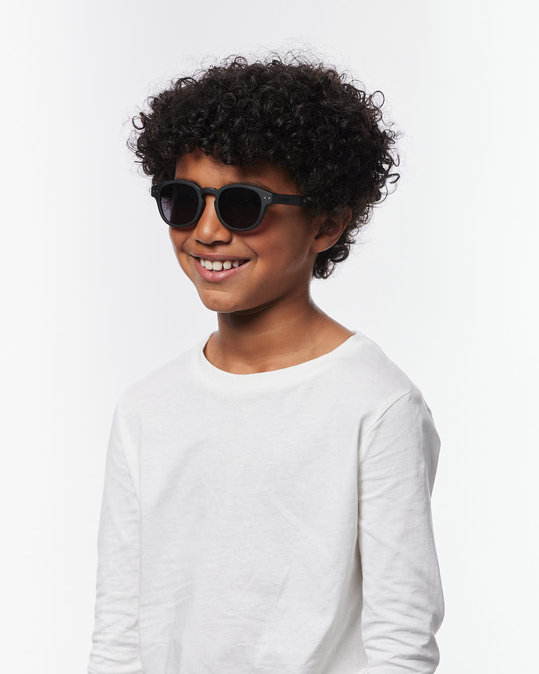 izipizi-child-c-black-polarized-lunettes-de-soleil-enfant-biosourc-es-verres-pol image 6