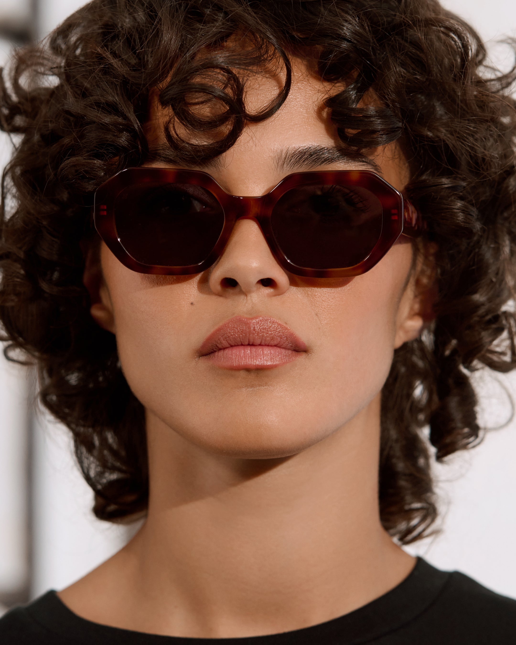 jimmy-fairly-la-portofino-lunettes-de-soleil-hexagonales-lighttortoise-femme-m image 3
