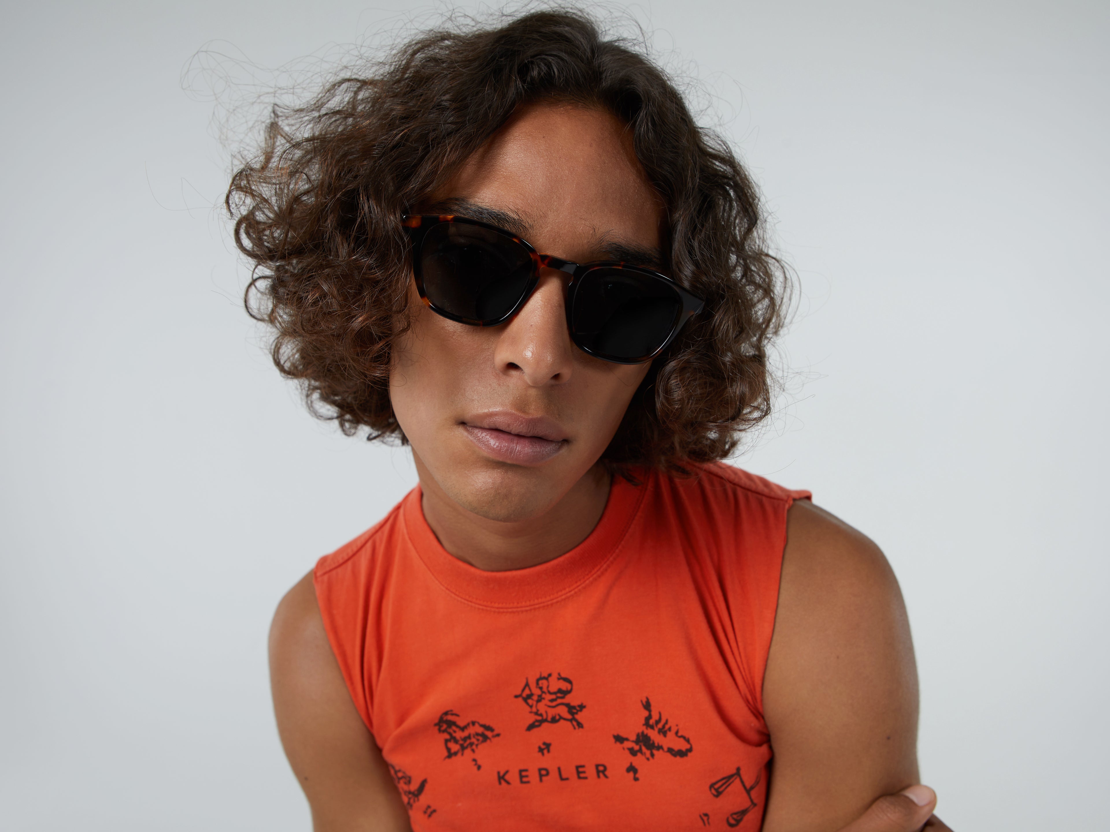 komono-marlon-tortoise-glass-wing-lunettes-de-soleil-rectangulaires-ac-tate-colo image 3
