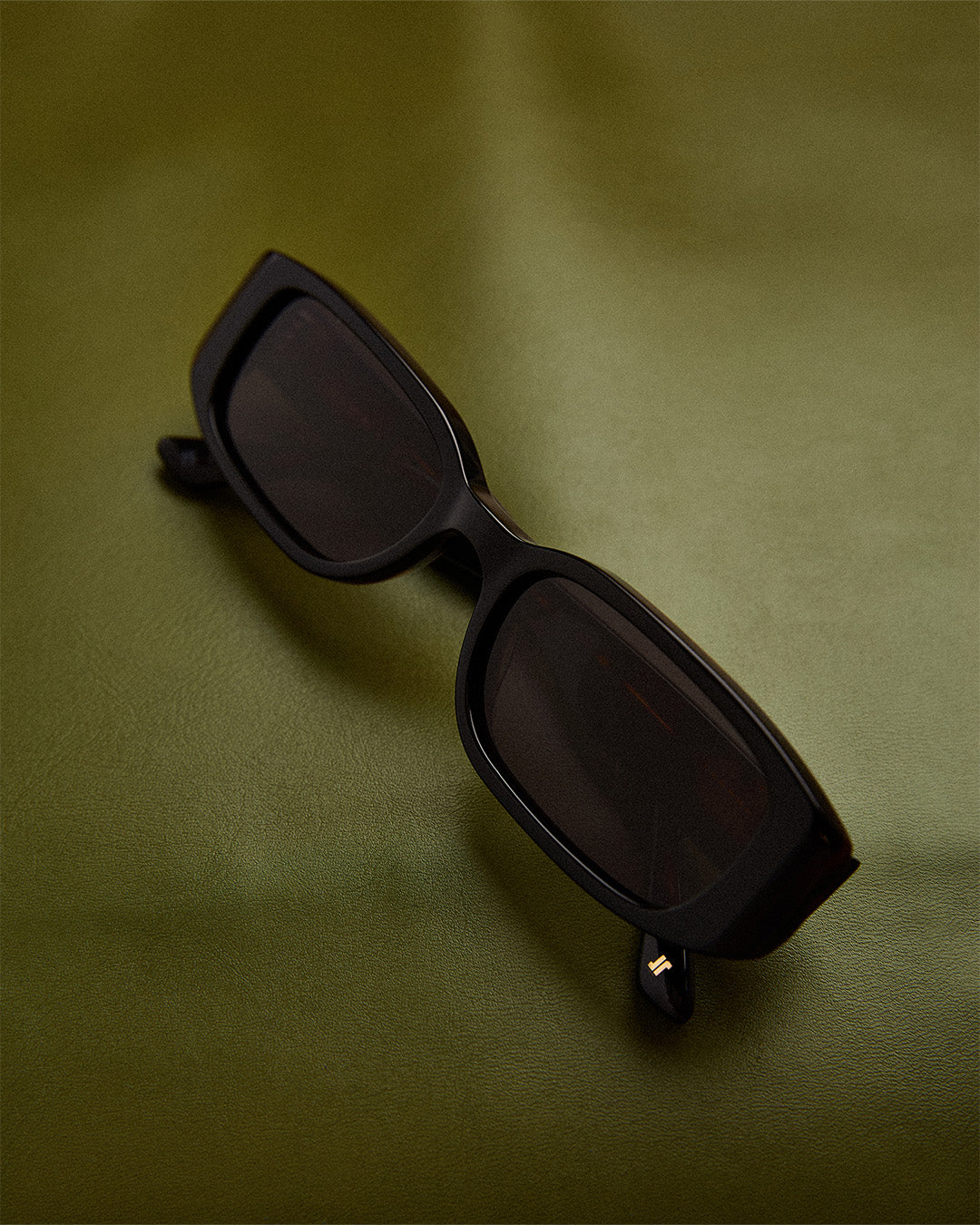 jimmy-fairly-la-indy-lunettes-de-soleil-rectangulaires-noires-femme image 3