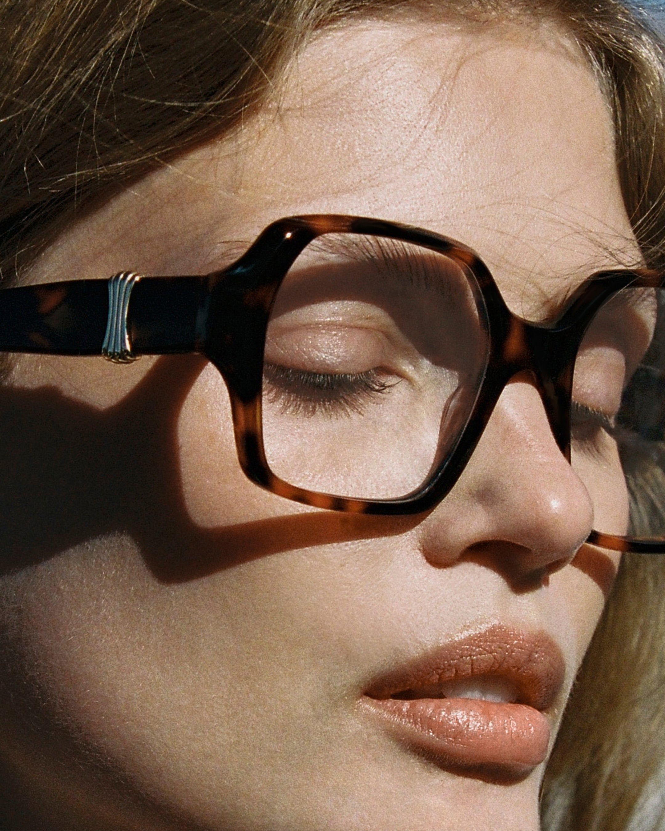 jimmy-fairly-la-cha-lunettes-de-vue-carr-es-en-ac-tate-caille-fonc-e-femme image 3