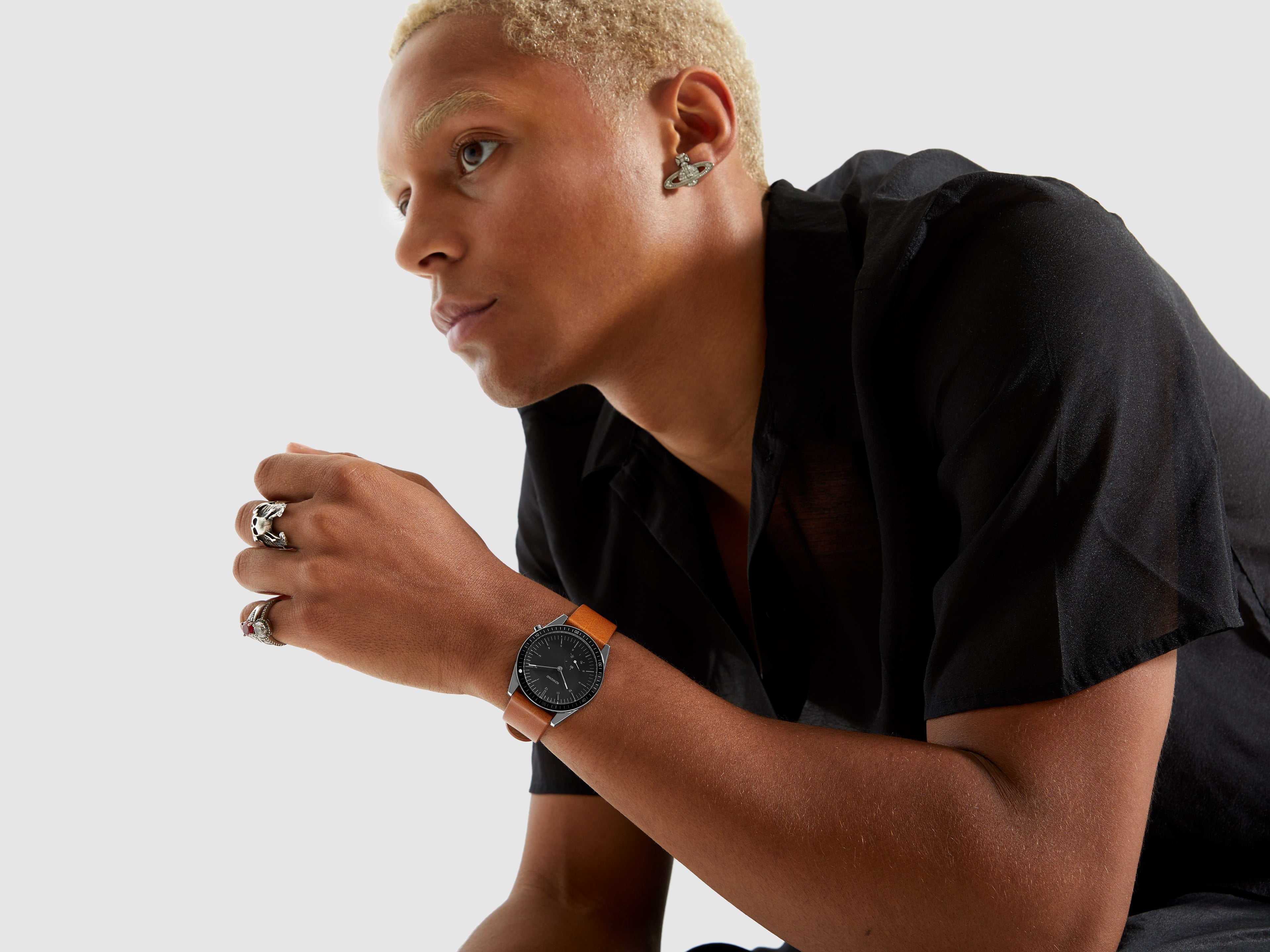 komono-ray-legacy-leather-cognac-montre-de-plong-e-r-interpr-t-e-bracelet-cuir-c image 6