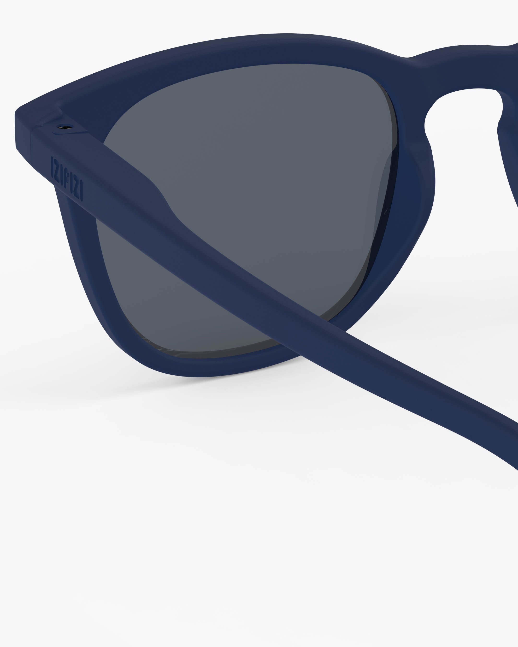 izipizi-child-e-navy-blue-polarized-lunettes-de-soleil-enfant-polaris-es-bleu-ma image 4
