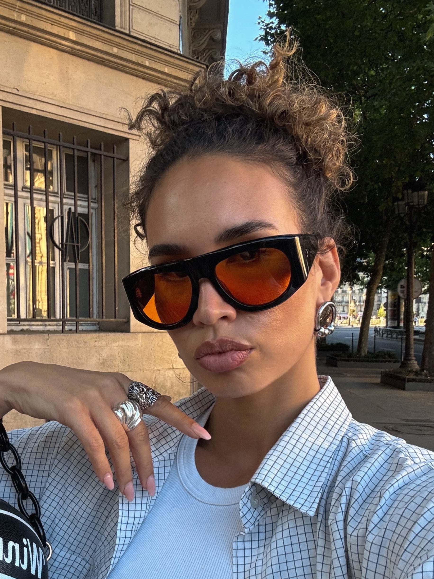 le-petit-lunetier-monica-lunettes-de-soleil-masque-noir-et-orange-ac-tate-noir-m image 4