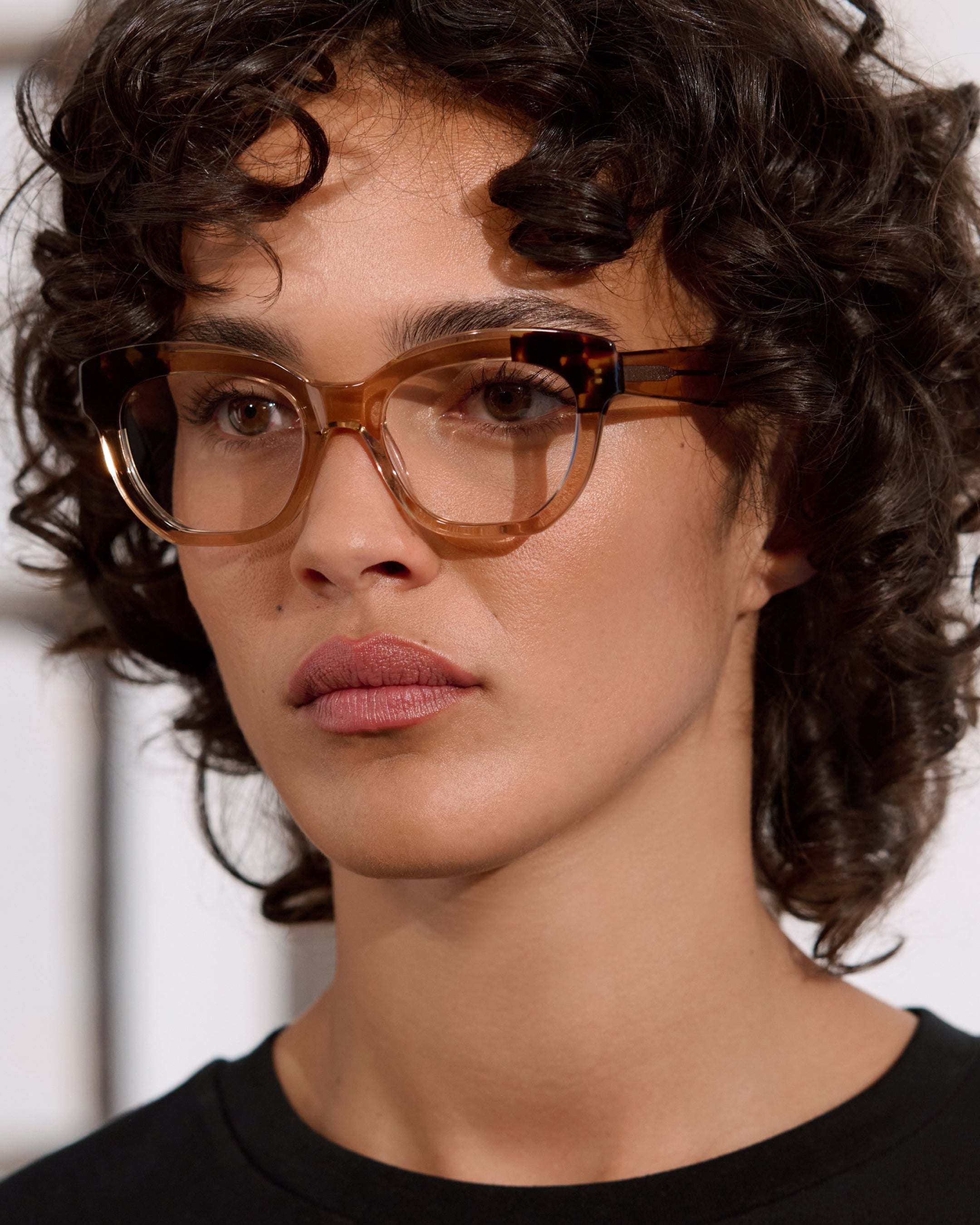 jimmy-fairly-la-madeleine-lunettes-de-vue-papillon-cr-me image 4