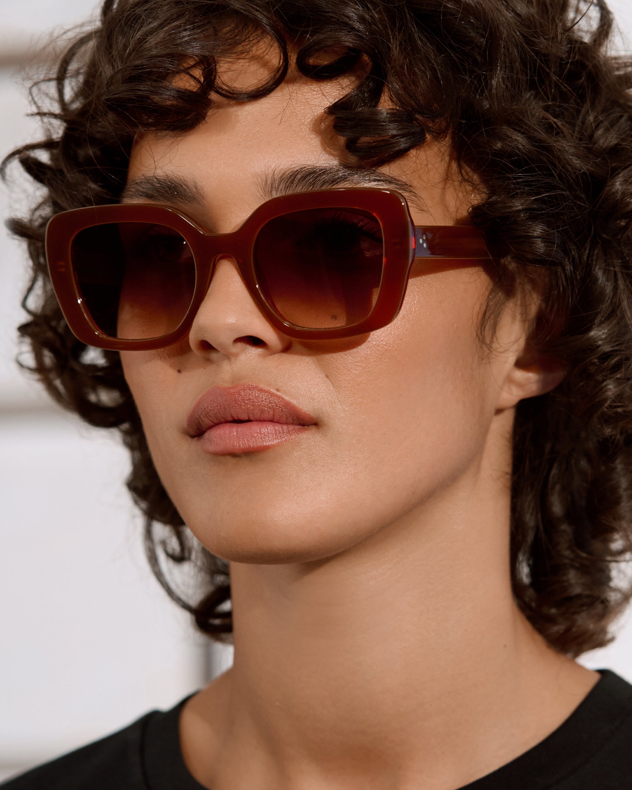 jimmy-fairly-la-amaya-lunettes-de-soleil-papillon-oversize-en-ac-tate-orange-ver image 4