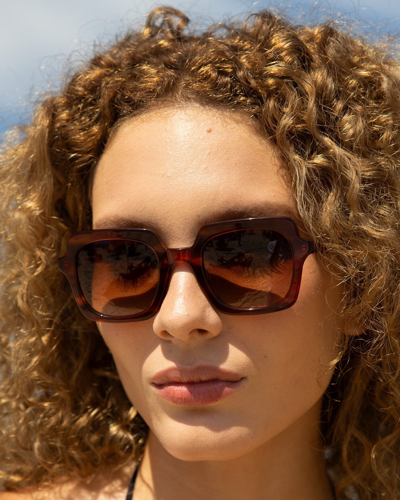 le-petit-lunetier-sydney-caille-rouge-lunettes-de-soleil-papillon-en-ac-tate-ver image 2
