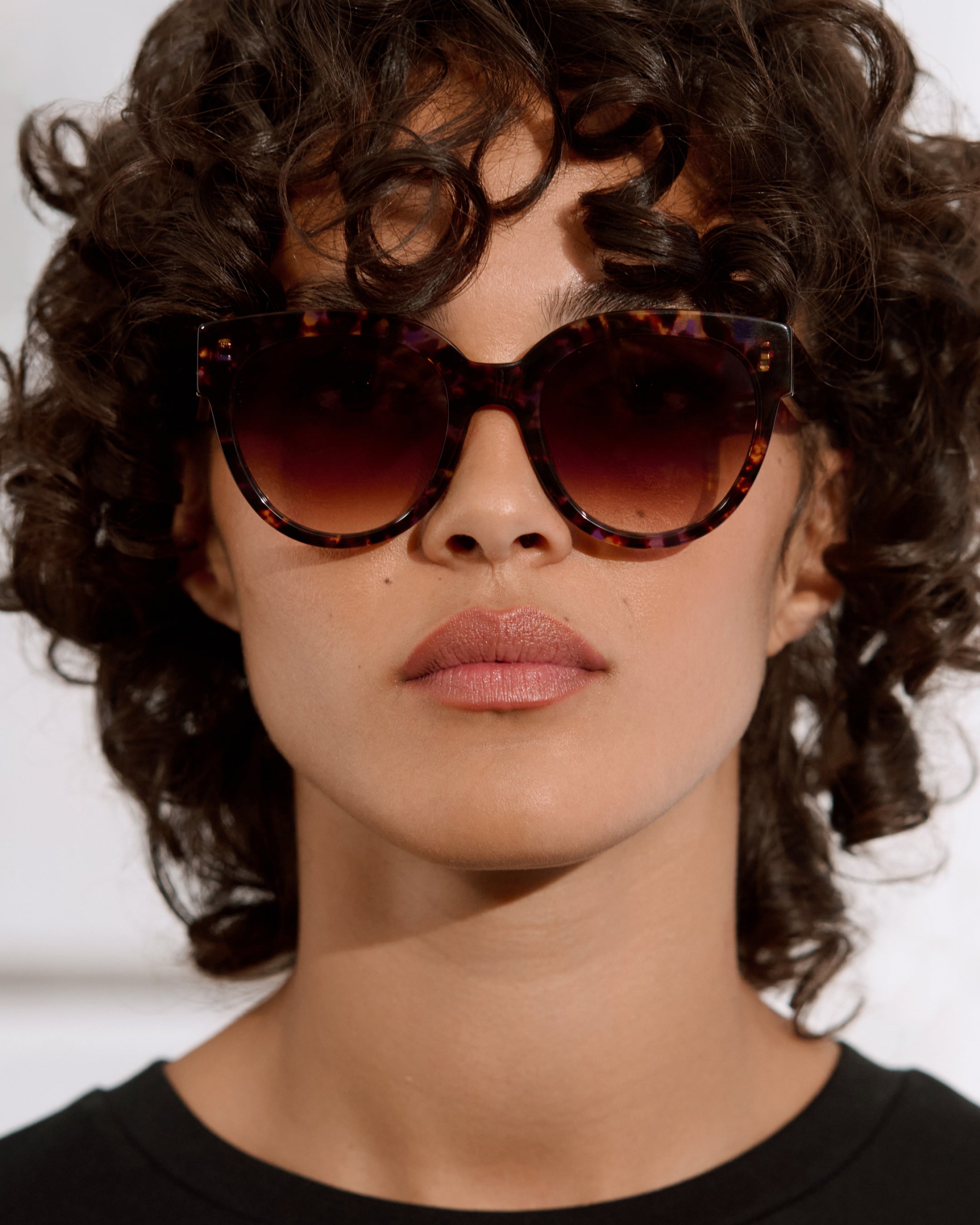 jimmy-fairly-la-felice-lunettes-de-soleil-papillon-violettes-oversize image 4