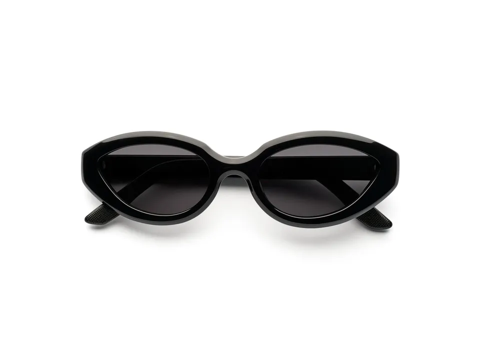 komono-peggy-black-lunettes-de-soleil-il-de-chat-ac-tate image 1