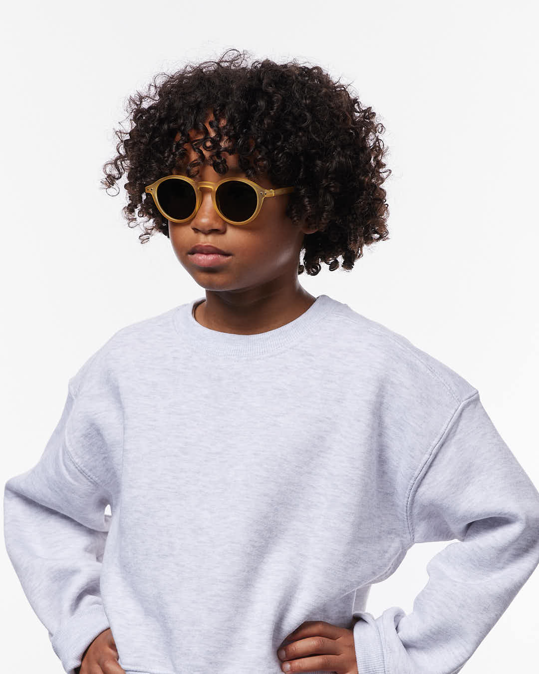 izipizi-mini-me-d-jaune-miel-coffret-duo-lunettes-de-soleil-adulte-et-enfant image 2