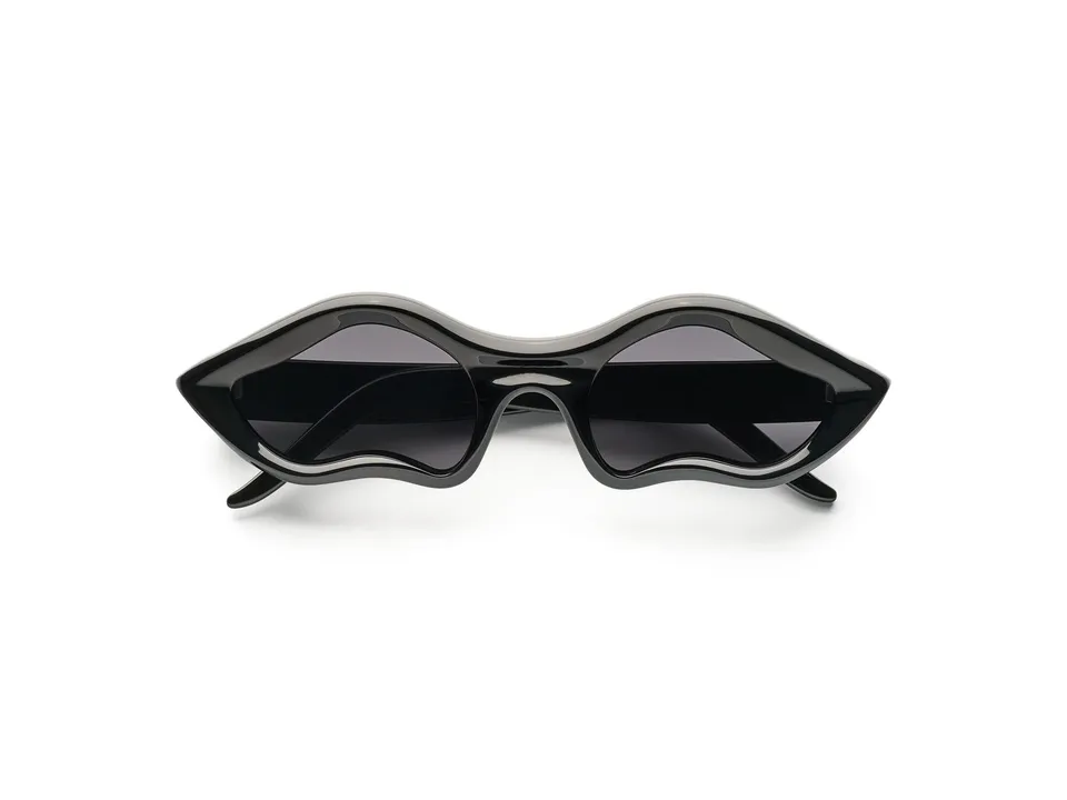 komono-x-byeongho-lee-black-smoke-lunettes-de-soleil-dition-collaboration image 1