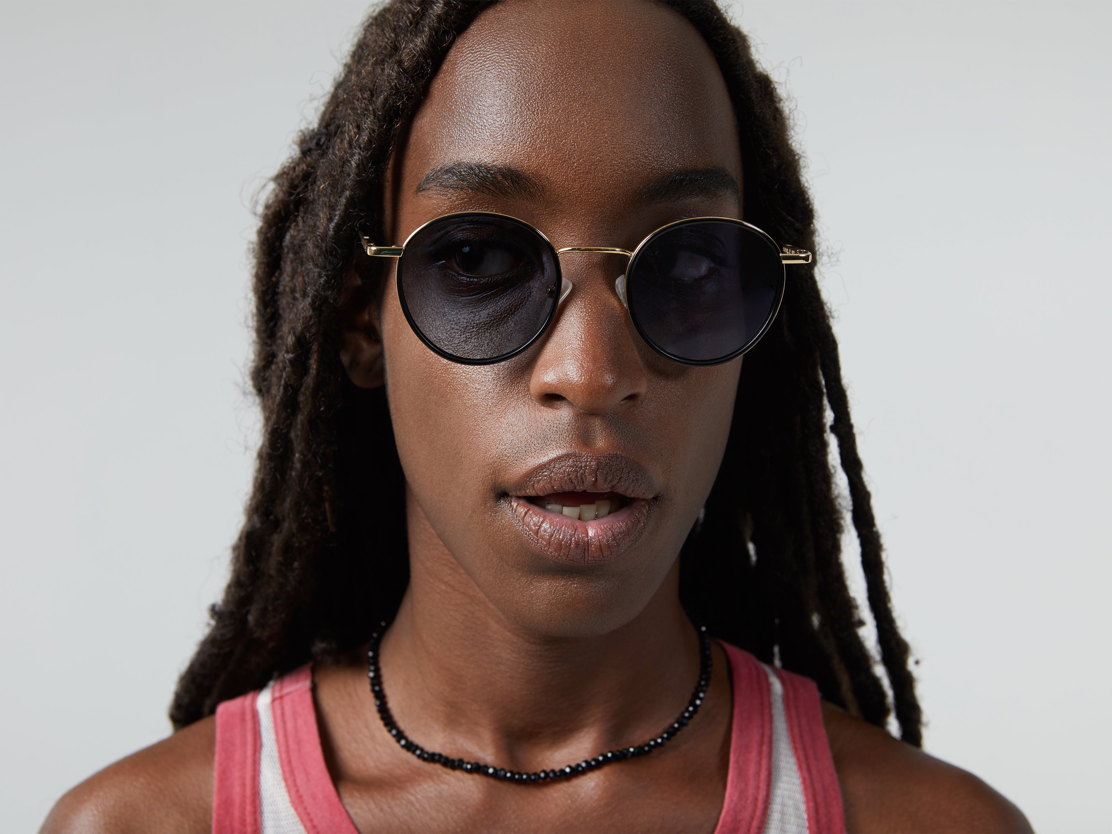 komono-pete-gold-black-lunettes-ovale-acier-inoxydable image 3