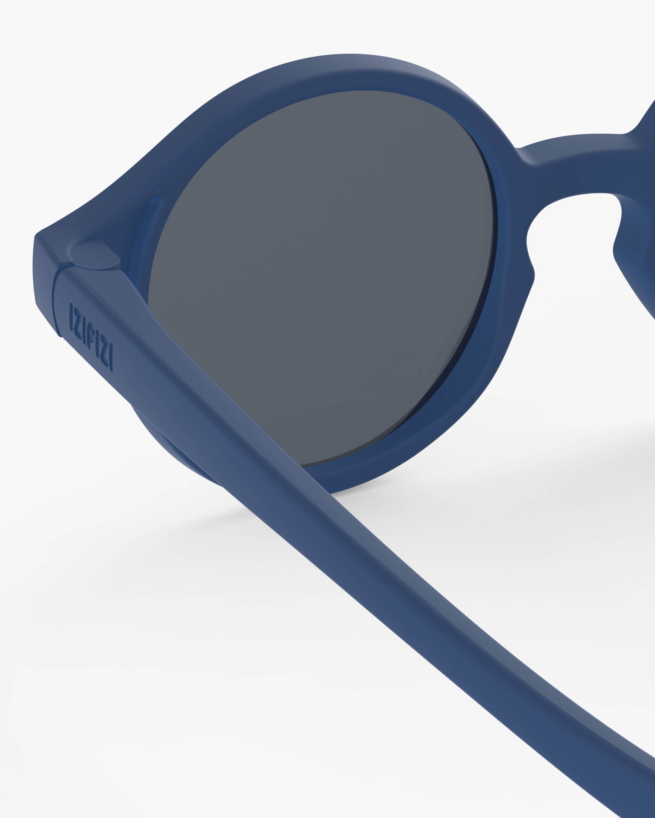 izipizi-baby-d-bleu-denim-polaris-lunettes-de-soleil-enfant-biosourc-es-100-uv image 4