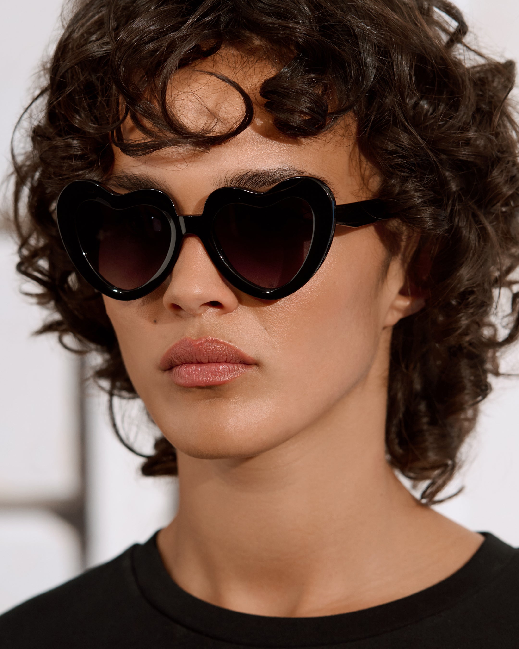 jimmy-fairly-la-coeur-lunettes-de-soleil-c-ur-en-ac-tate-de-cellulose-noir-overs image 5