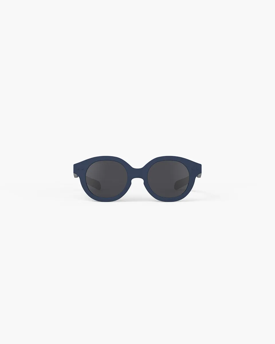 izipizi-baby-c-bleu-denim-polaris-lunettes-de-soleil-b-b-0-9-mois image 1