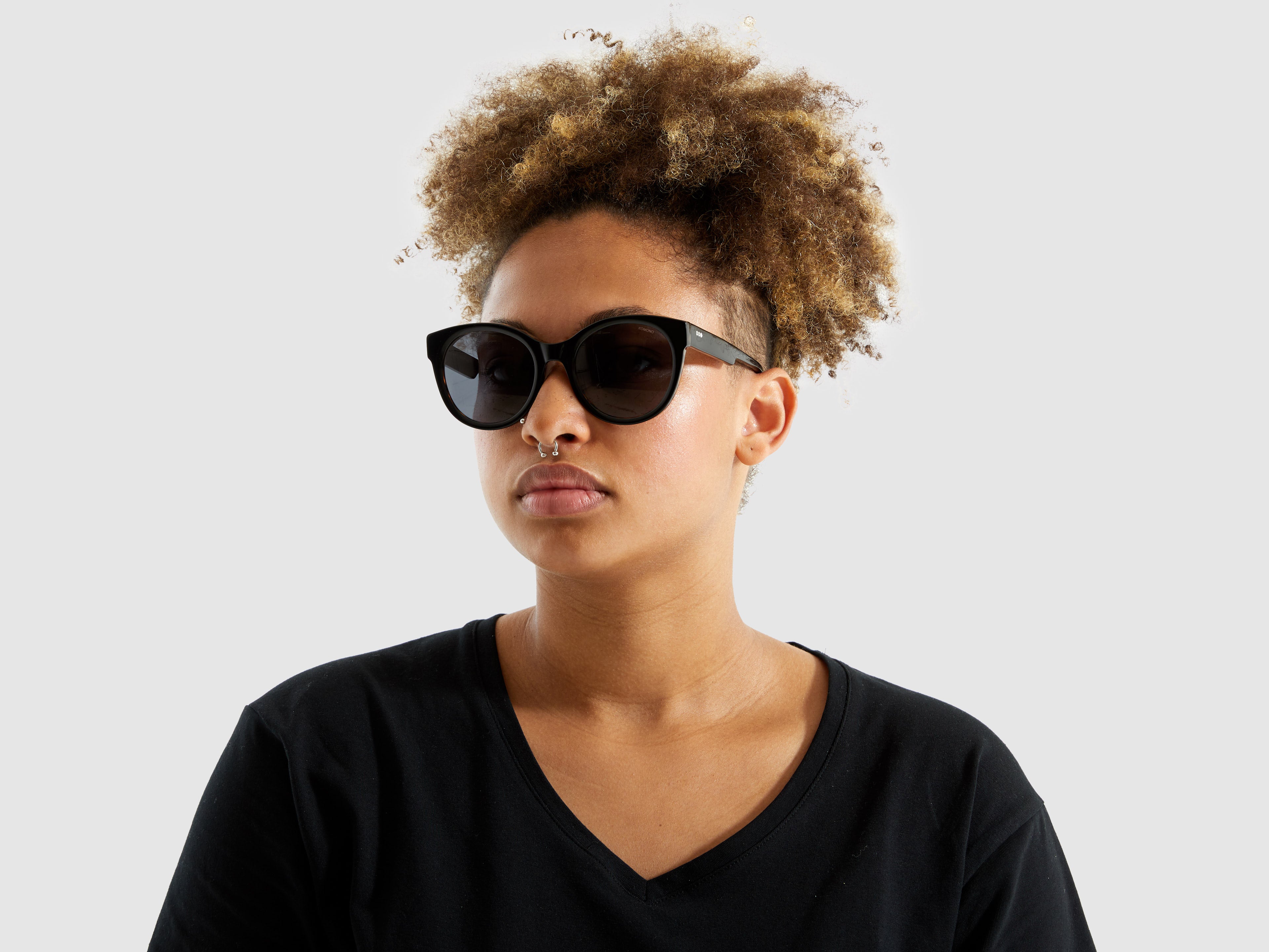 komono-jade-black-tortoise-lunettes-de-soleil-papillon image 5