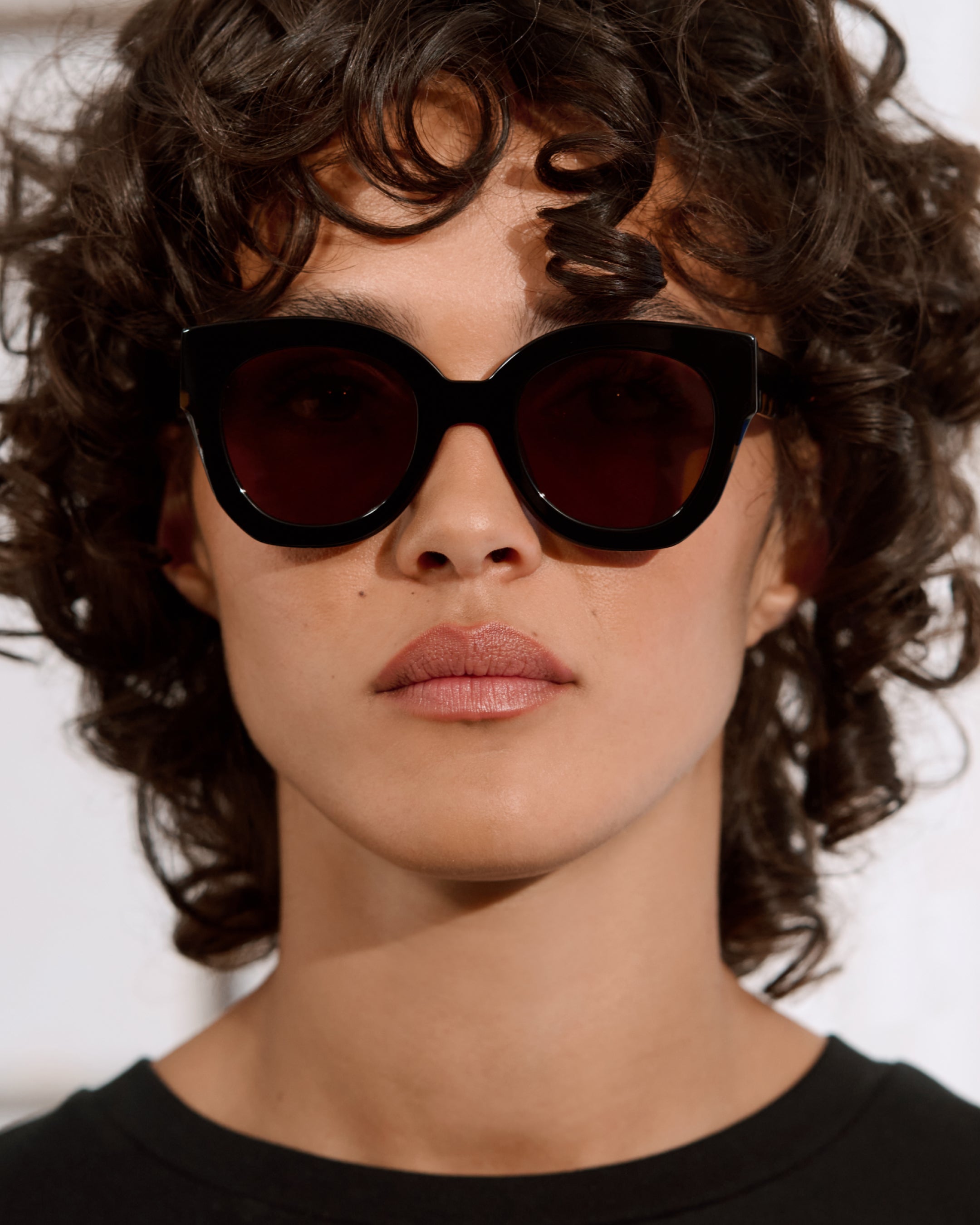 jimmy-fairly-la-swirl-lunettes-de-soleil-papillon-noires-en-ac-tate-pour-femme image 2