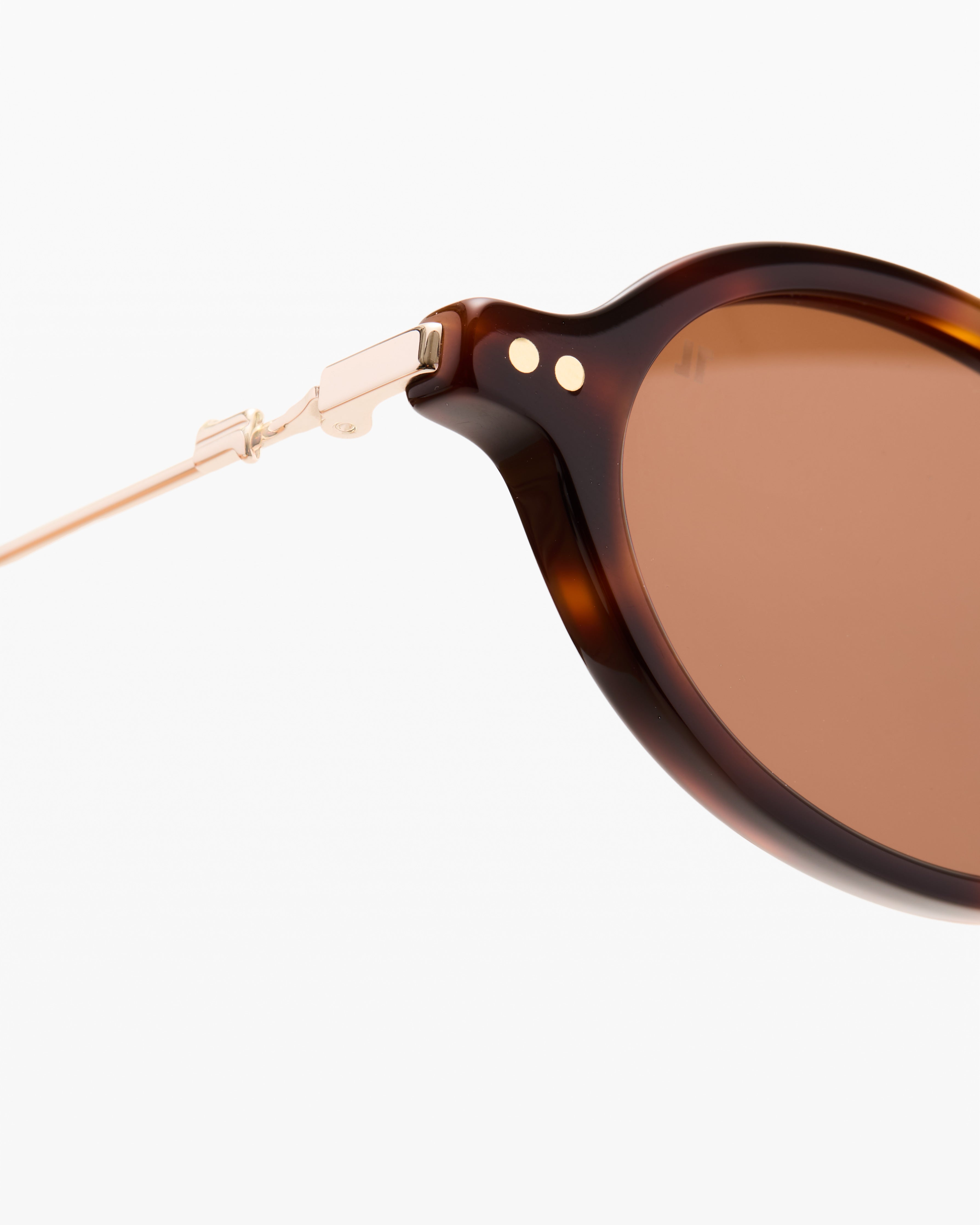 jimmy-fairly-la-elvie-lunettes-de-soleil-ovales-caille-style-90s image 5