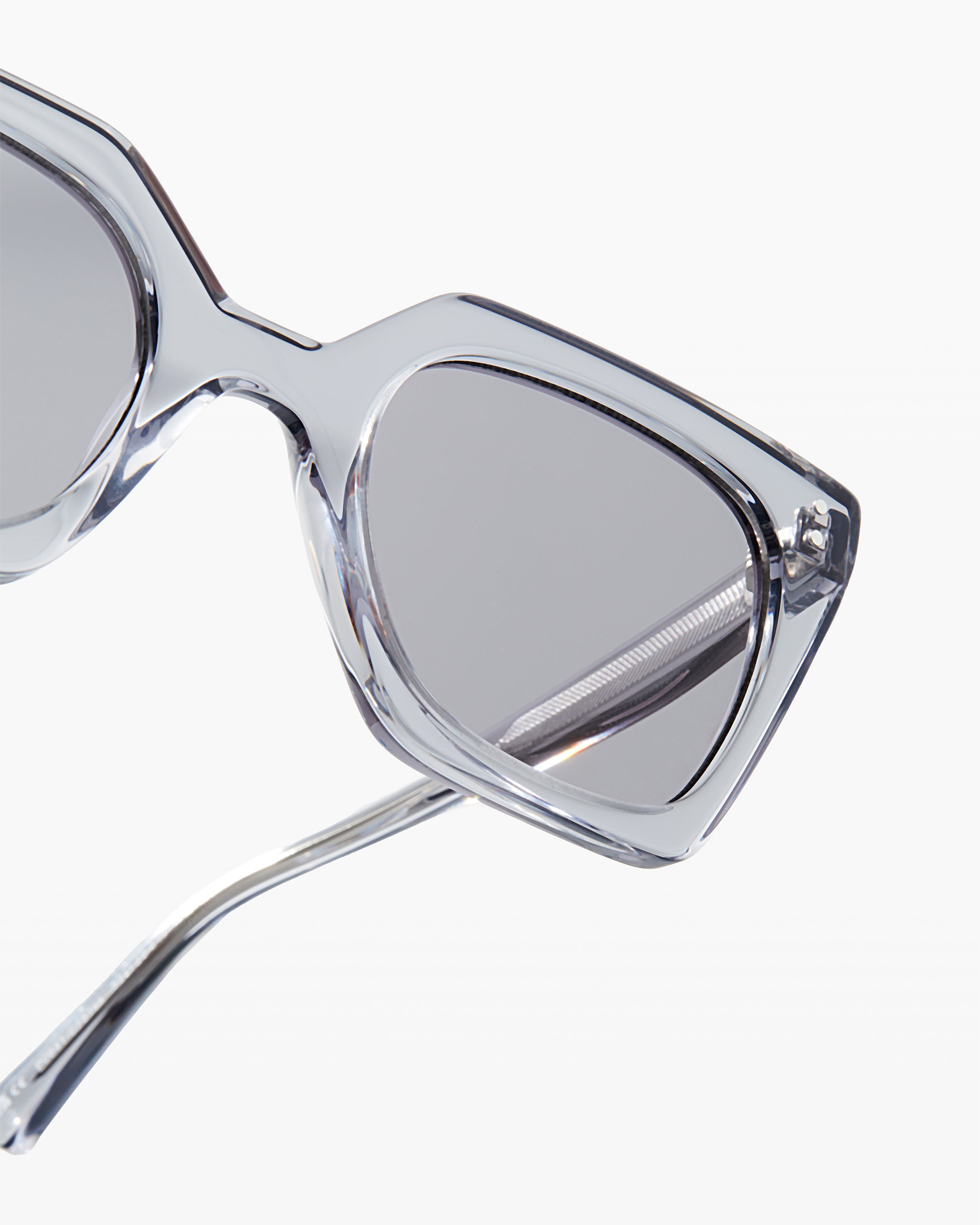 jimmy-fairly-la-barceloneta-lunettes-de-soleil-papillon-femme-gris image 2