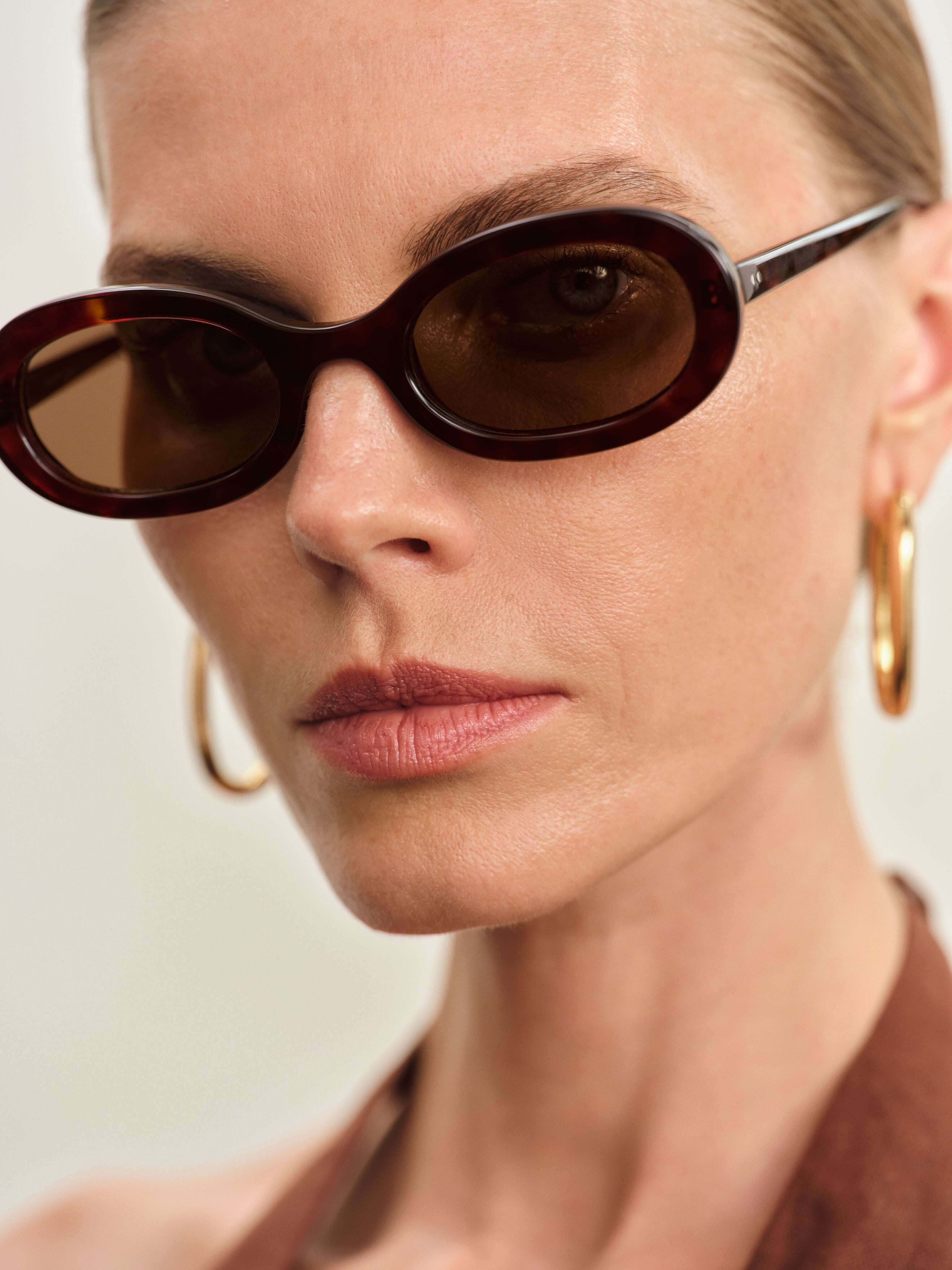 jimmy-fairly-la-coline-lunettes-de-soleil-ovales-reformation-x-jimmy-fairly-bio- image 4