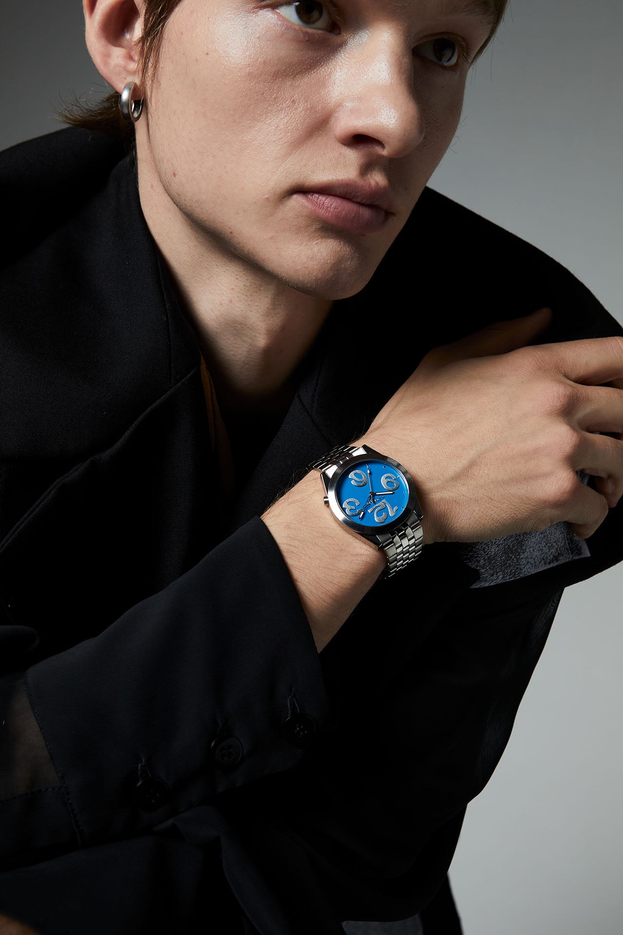 komono-ray-liquid-estate-silver-yale-montre-acier-inoxydable-cadran-translucide- image 3