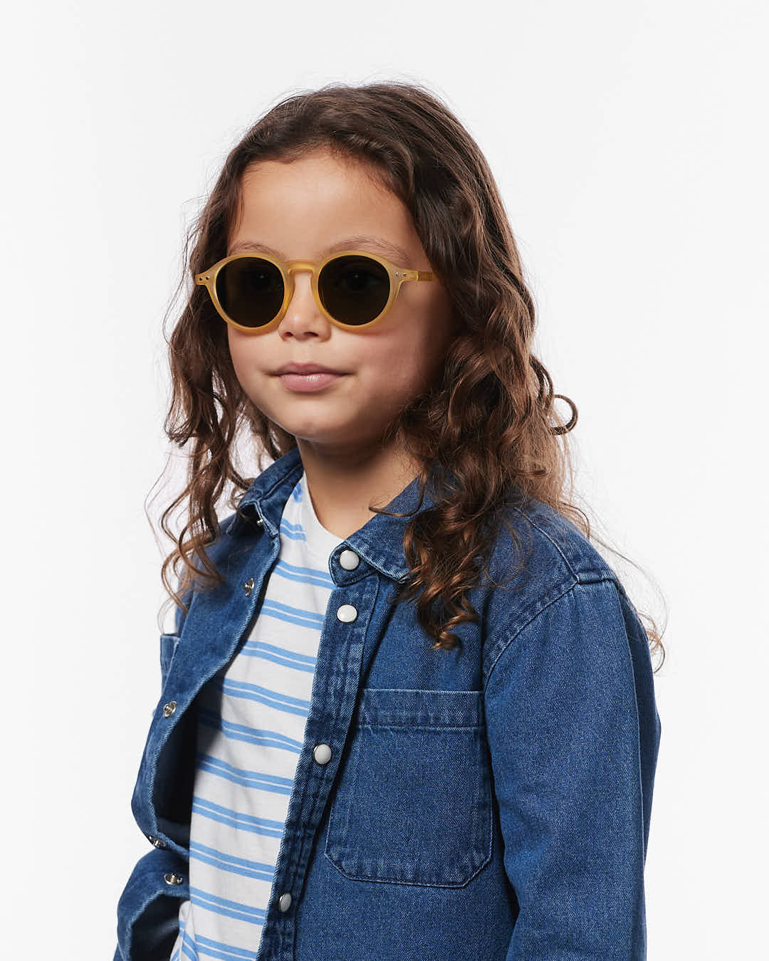 izipizi-mini-me-d-jaune-miel-coffret-duo-lunettes-de-soleil-adulte-et-enfant image 3