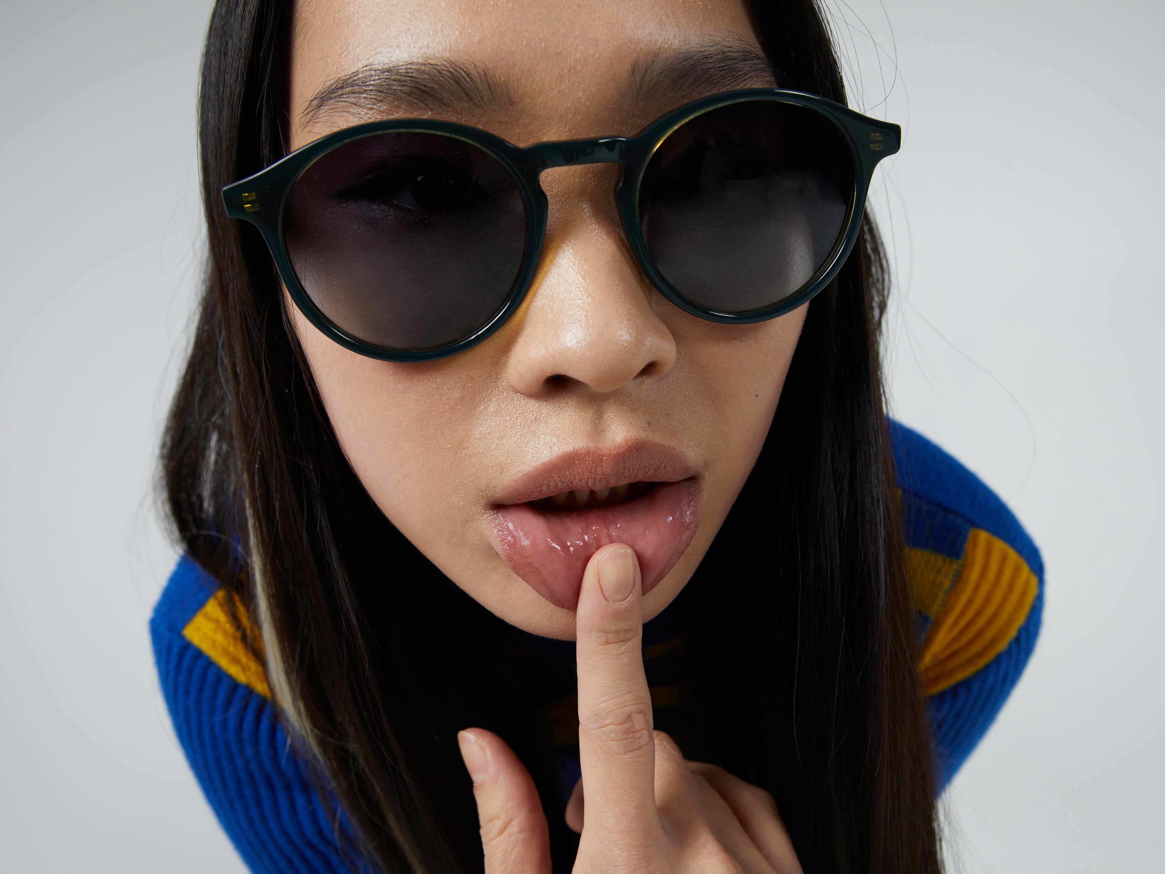 komono-archie-grand-black-sage-lunettes-de-soleil-rondes-ac-tate-cologique image 4