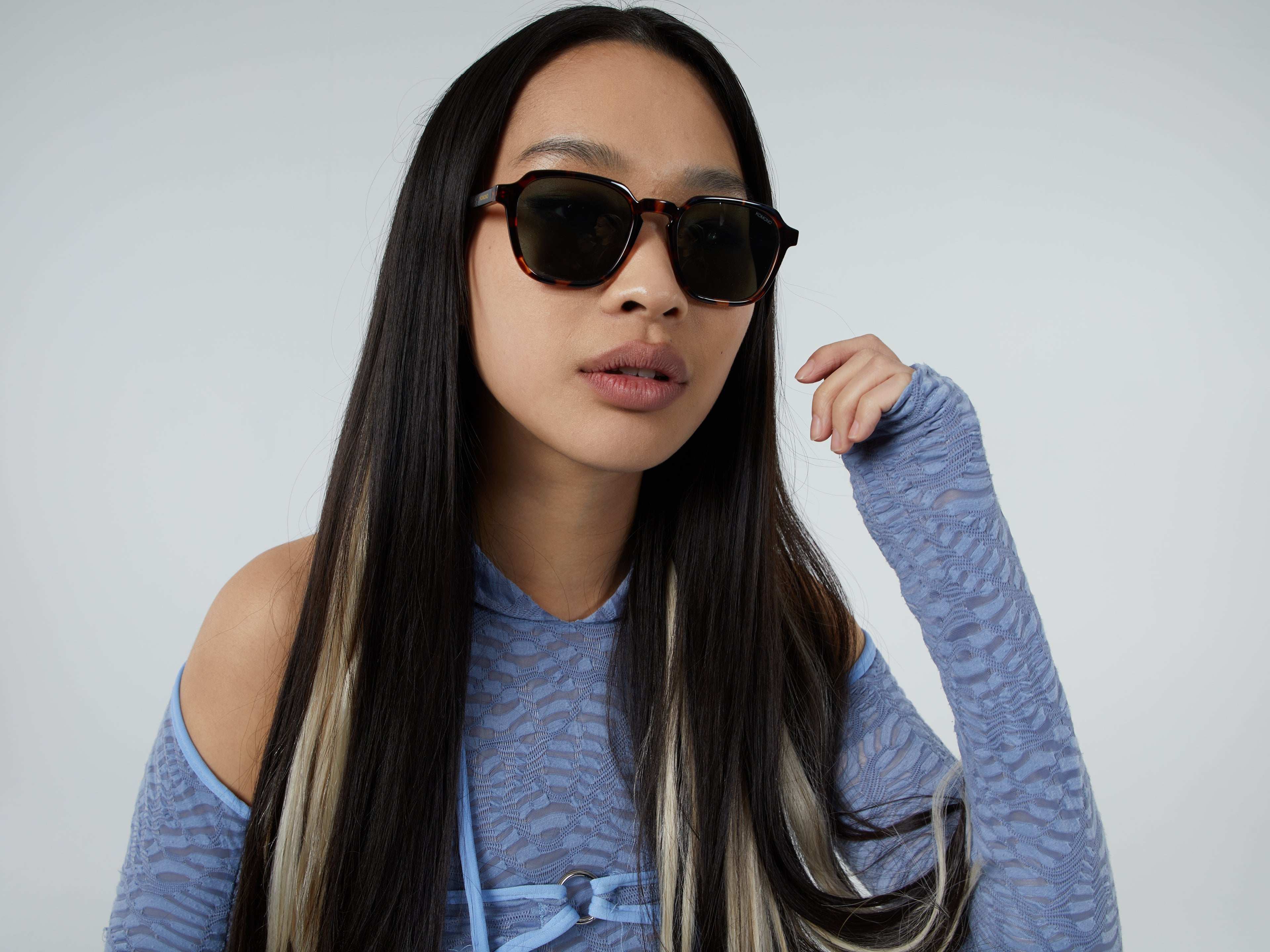 komono-matty-havana-lunettes-de-soleil-rectangle-monture-bioplastique-taille-med image 3