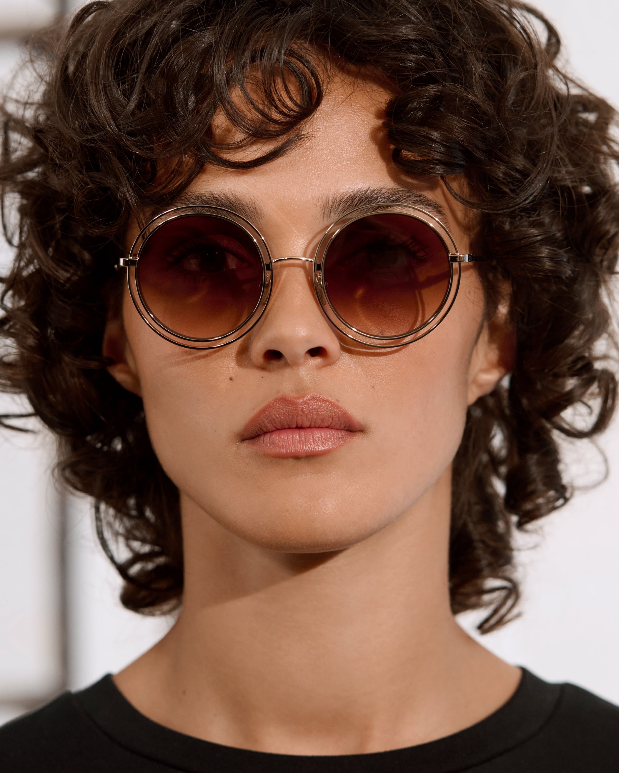 jimmy-fairly-la-mischa-lunettes-de-soleil-rondes-oversize-en-acier-inoxydable-do image 2