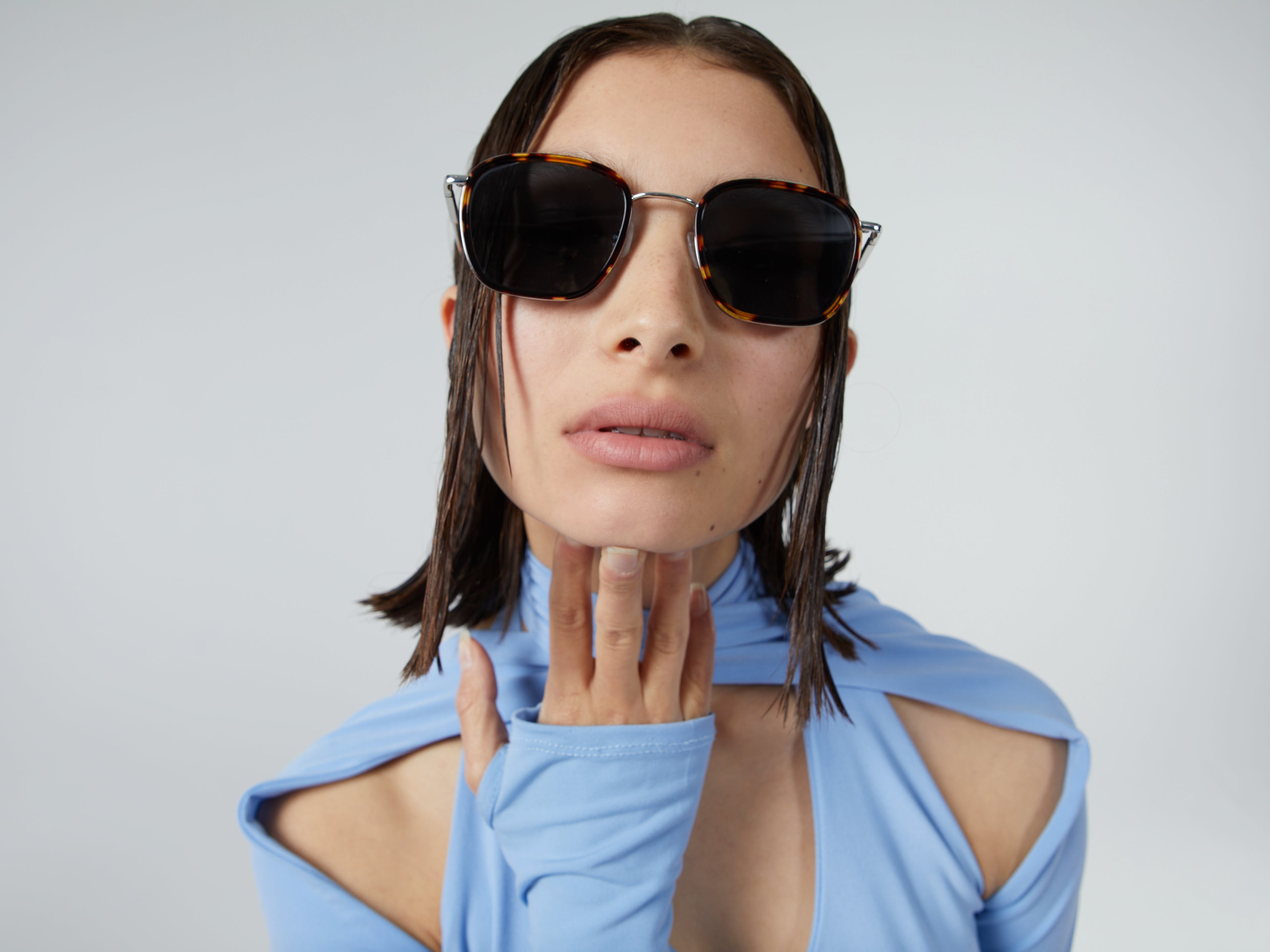komono-adam-silver-tortoise-glass-wing-lunettes-de-soleil-mixte-mat-riaux image 3