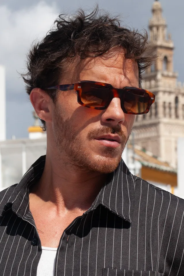 le-petit-lunetier-adrian-caille-lunettes-de-soleil-rectangulaires-verres-d-grad- image 1