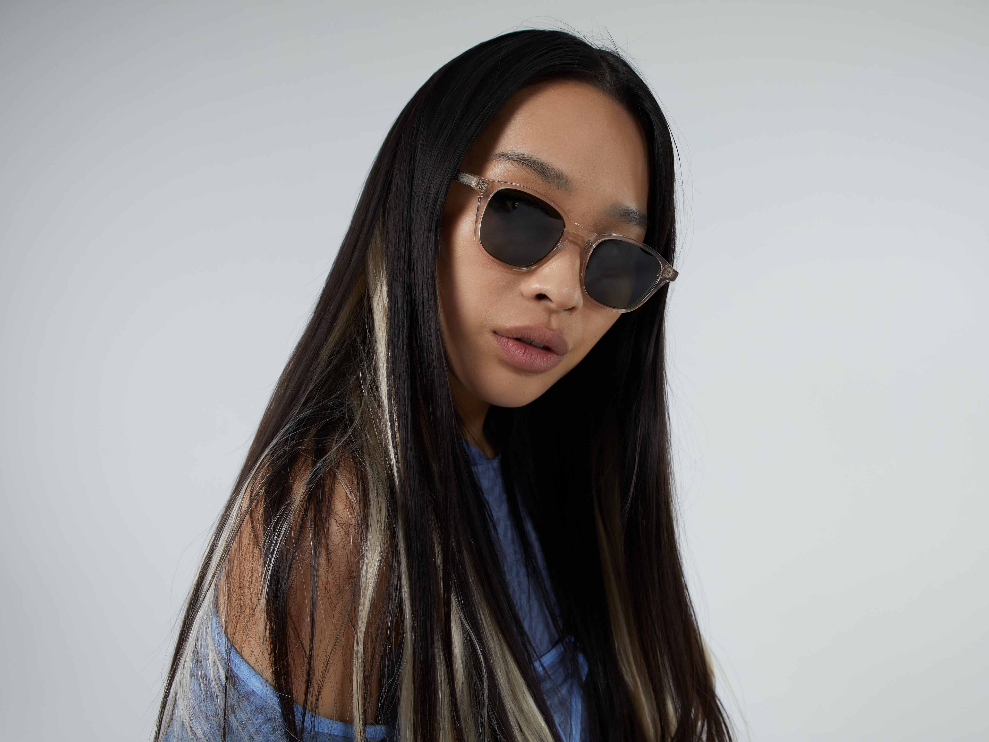 komono-marlon-champagne-lunettes-de-soleil-translucides image 3