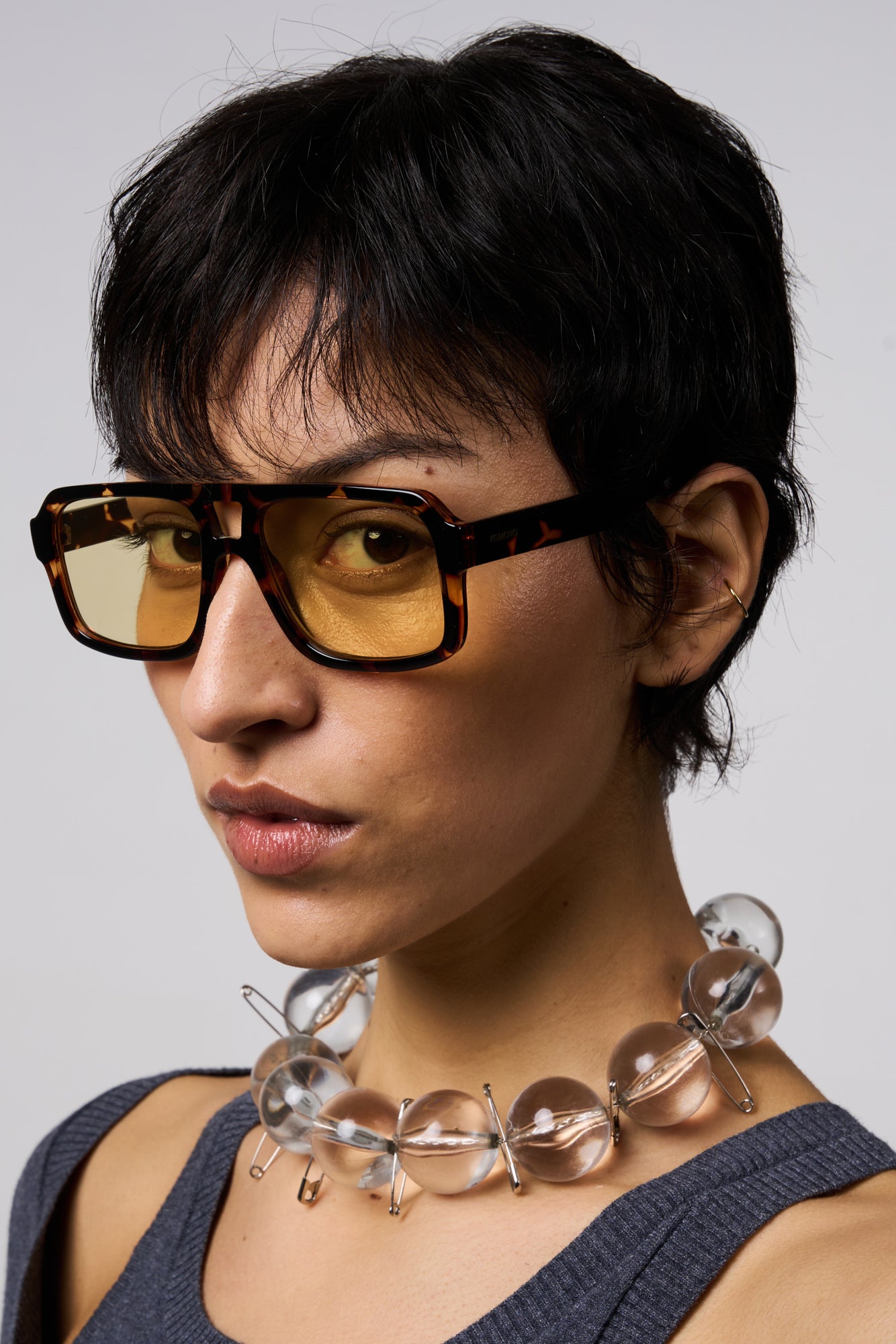 komono-falcon-havana-lemon-lunettes-de-soleil-aviateur-carr-es-bio-nylon-translu image 4