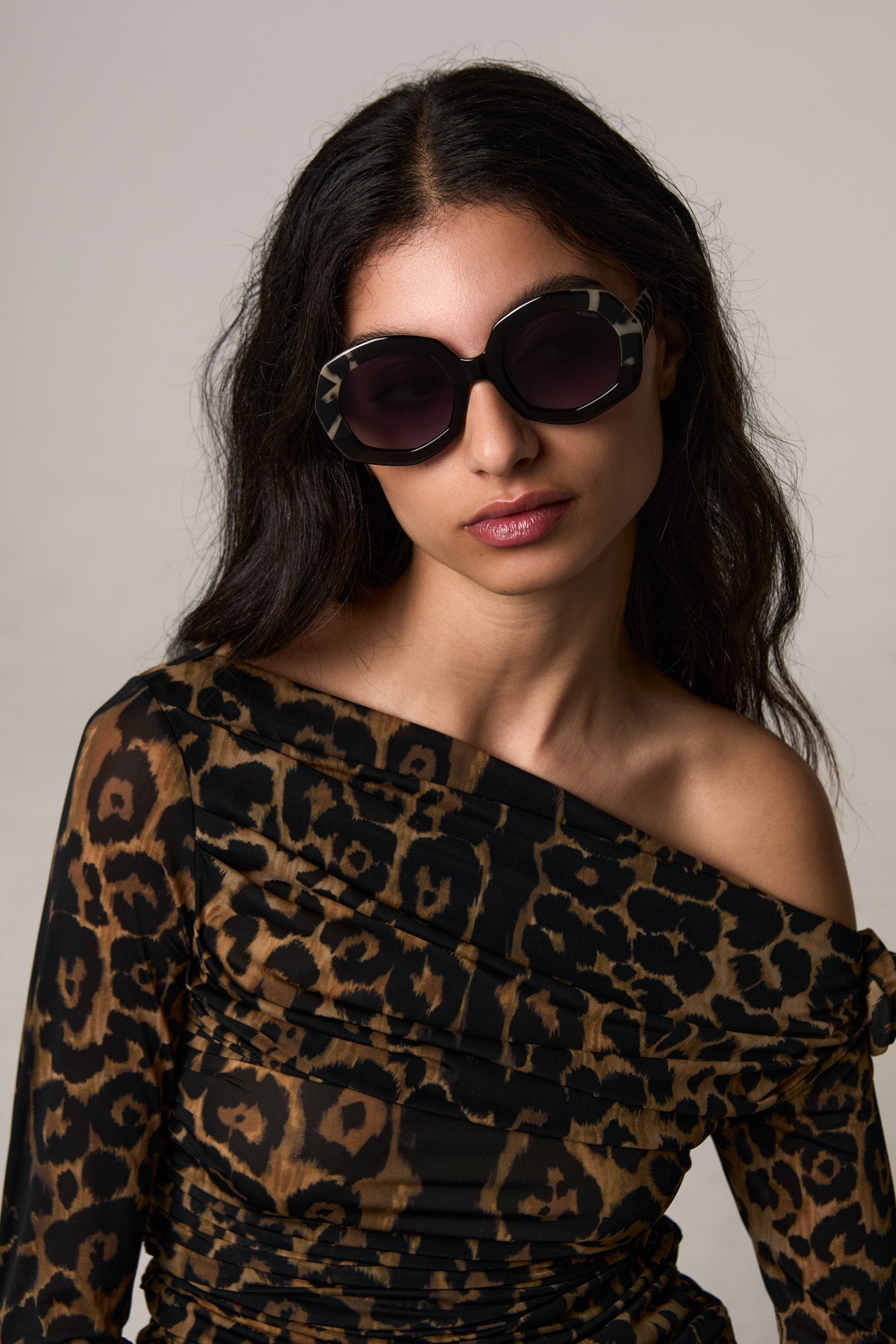 komono-amy-emerald-bobcat-lunettes-de-soleil-octogonales-en-nylon-bio-verres-ver image 4