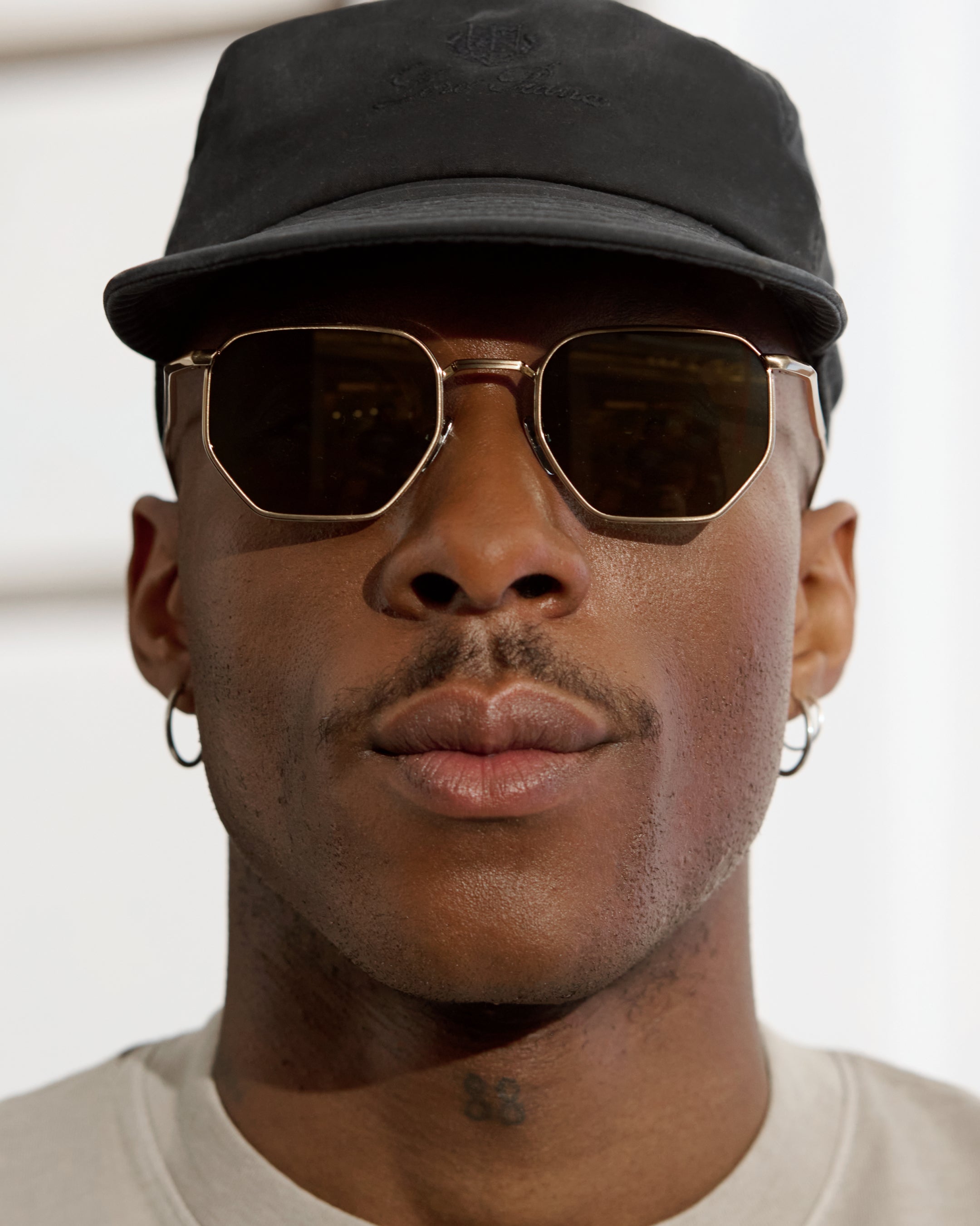 jimmy-fairly-la-isha-lunettes-de-soleil-hexagonales-unisexe-en-titane-dor-made-i image 3