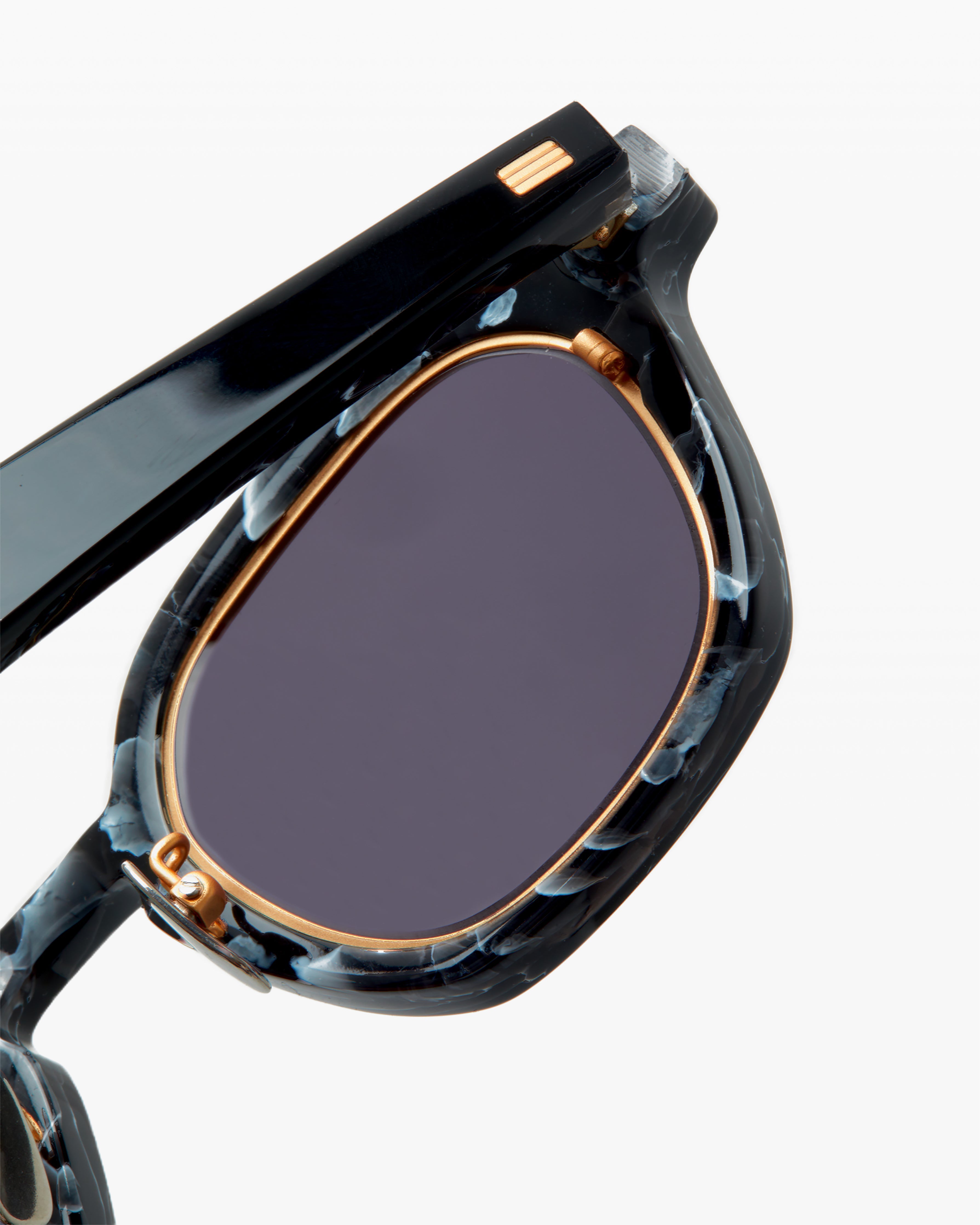 jimmy-fairly-la-cory-lunettes-de-soleil-carr-es-noires-m-tal-dor image 2