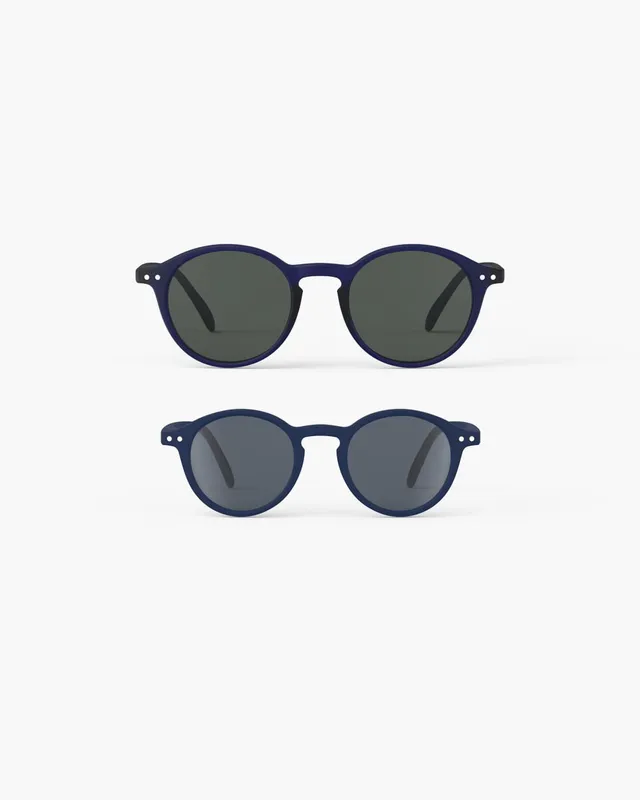 izipizi-mini-me-d-bleu-nuit-coffret-duo-lunettes-de-soleil-adulte-et-enfant image 1