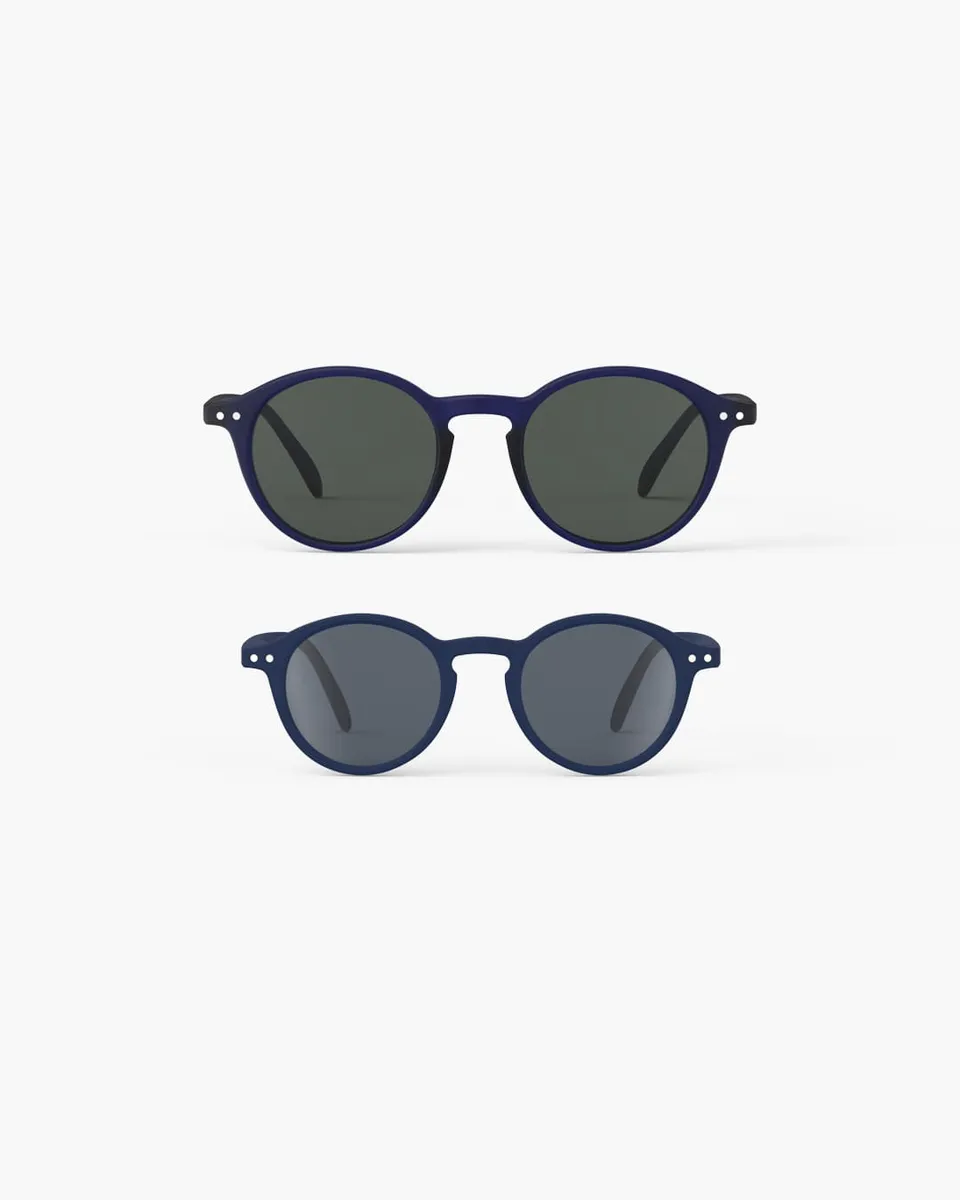 izipizi-mini-me-d-bleu-nuit-coffret-duo-lunettes-de-soleil-adulte-et-enfant image 1
