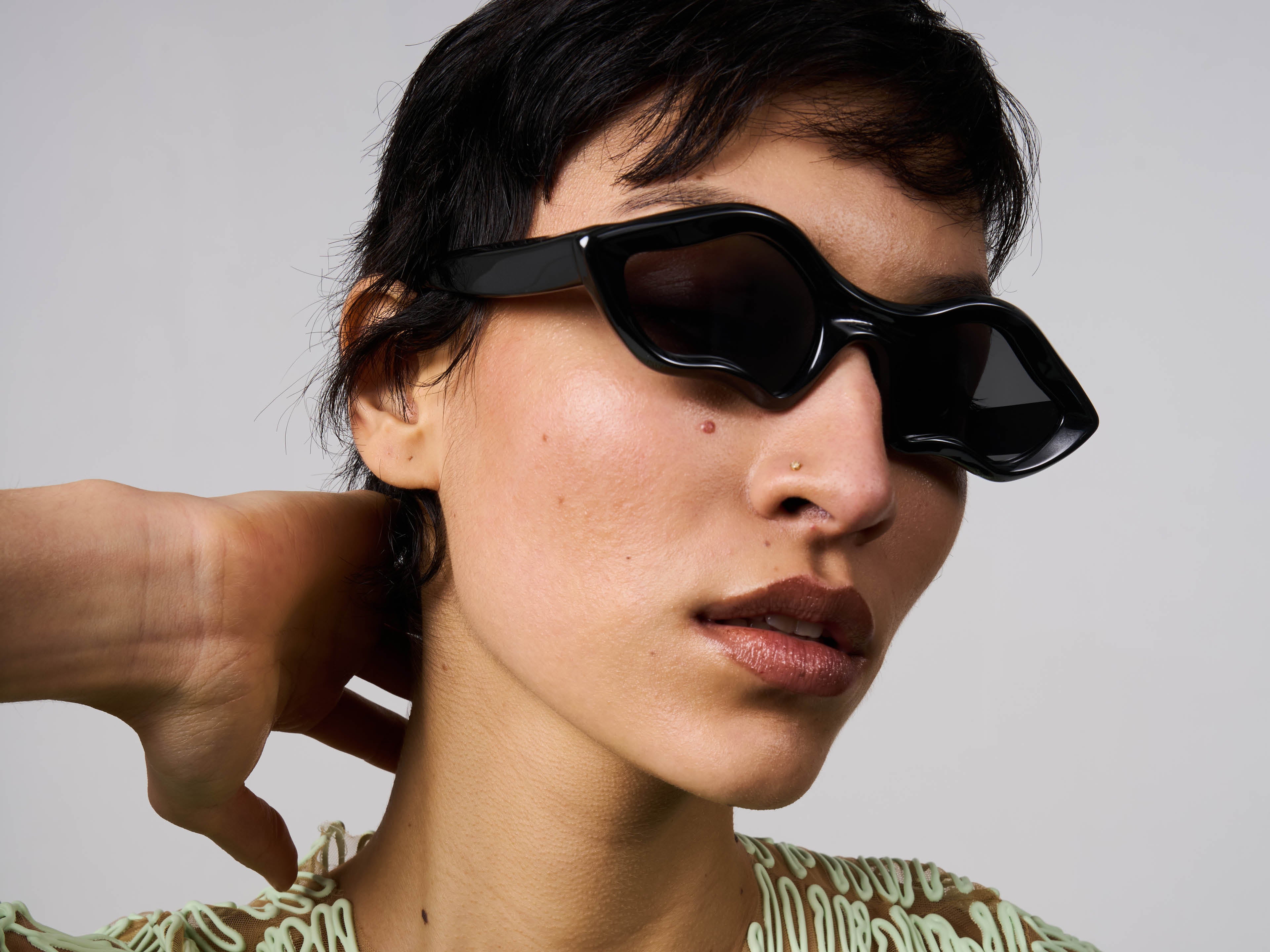 komono-x-byeongho-lee-black-smoke-lunettes-de-soleil-dition-collaboration image 4