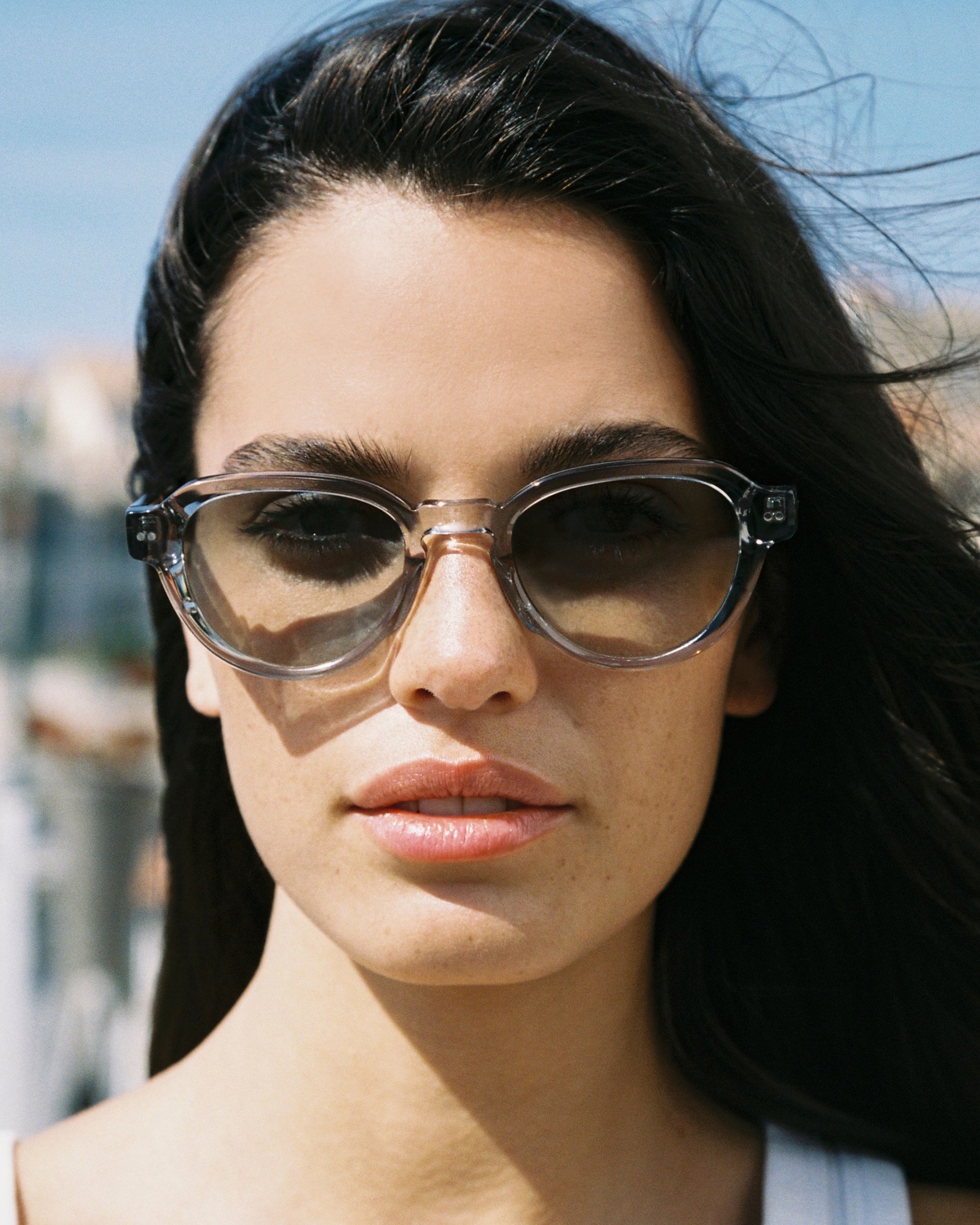 jimmy-fairly-la-issey-lunettes-de-soleil-aviateur-grise-transparente-medium-homm image 3
