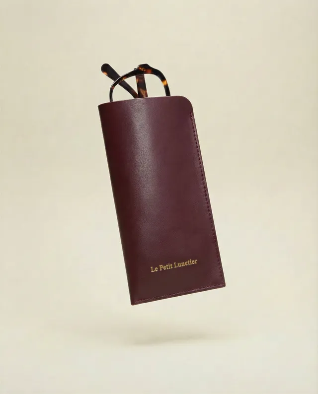 le-petit-lunetier-pochette-bordeaux-en-cuir image 1