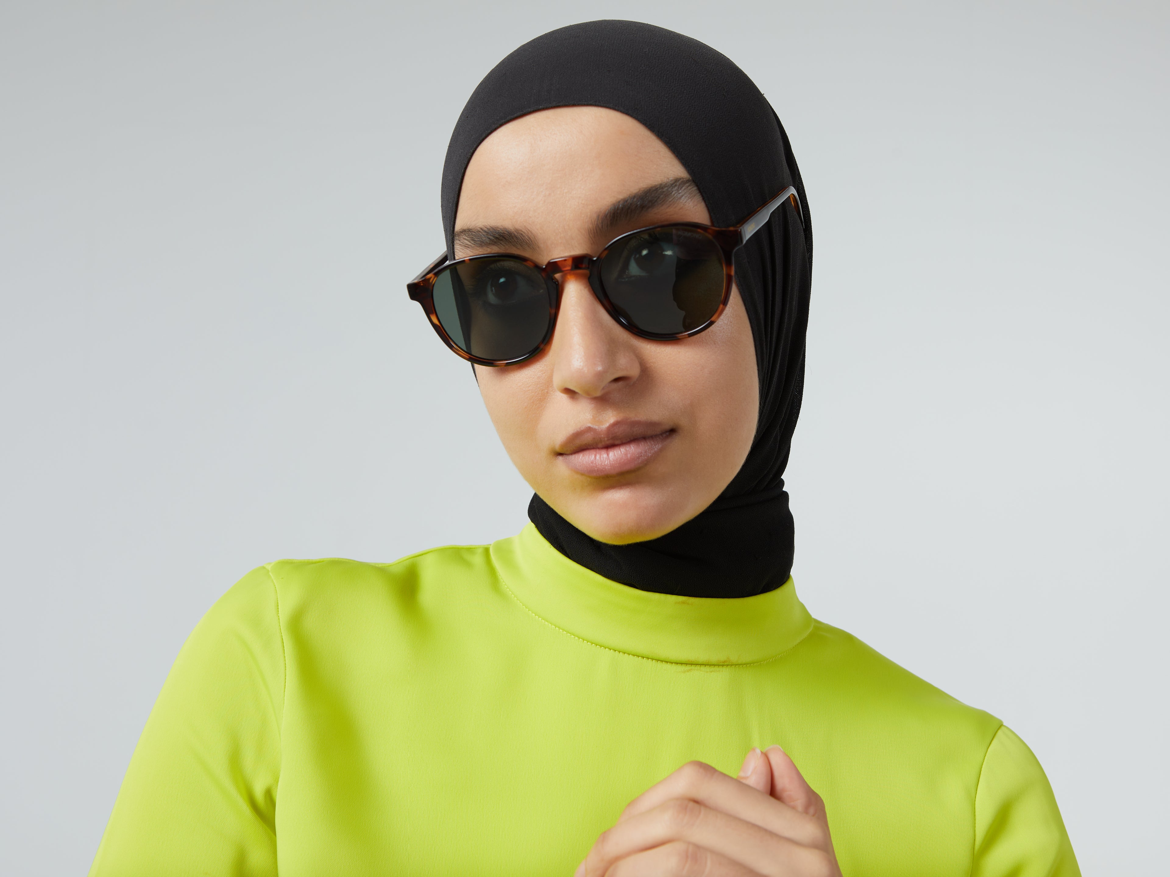 komono-liam-tortoise-lunettes-de-soleil-rondes-best-seller image 4
